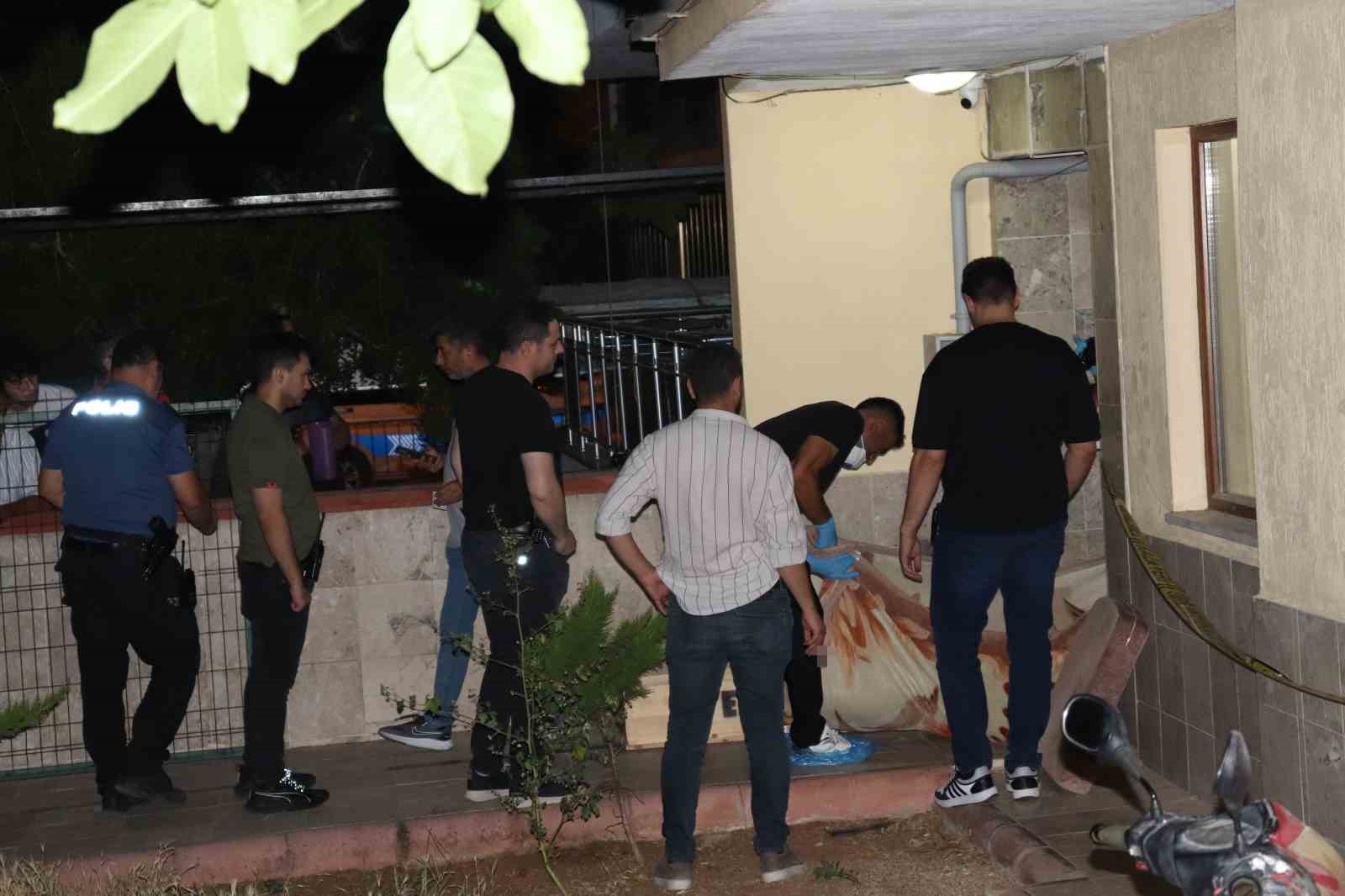 Sokakta başlayan tartışma evde cinayetle sonlandı 