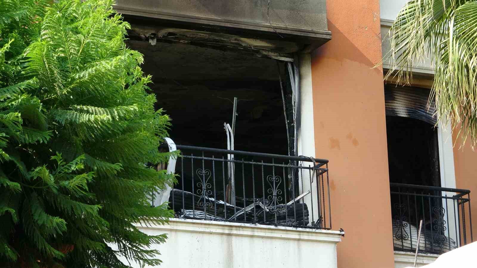 İsviçre’den tatil için geldikleri evleri 1 saat sonra küle döndü 