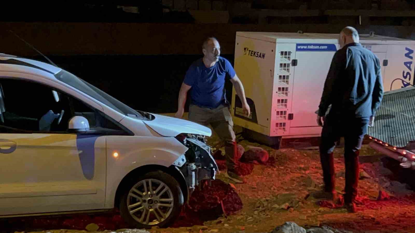 Yol sanılan bina enkazına ikinci kez araç uçtu 