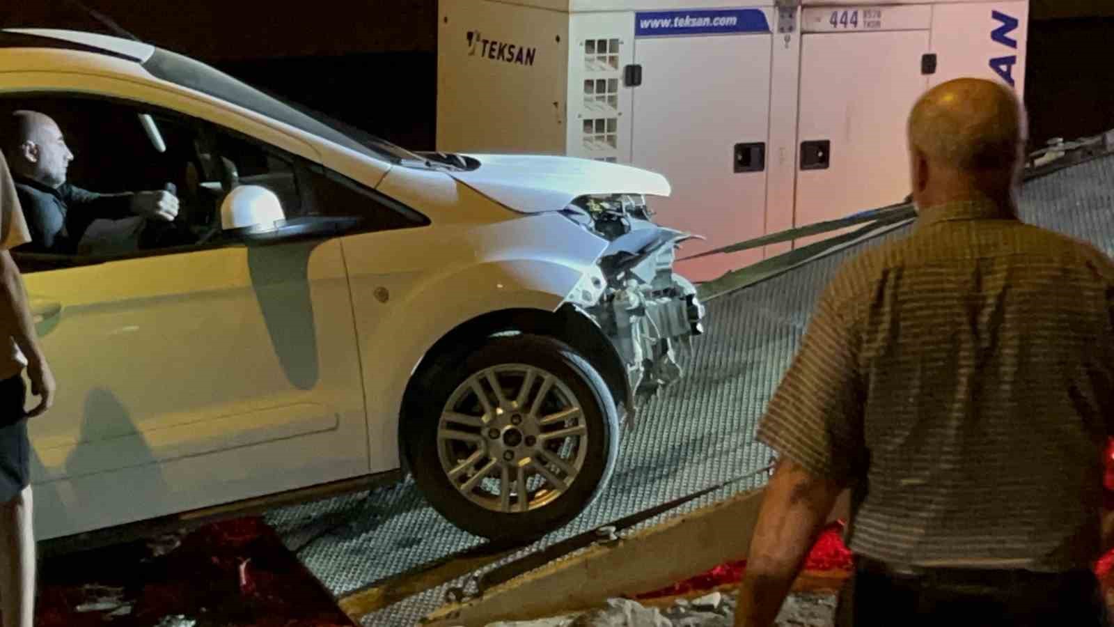 Yol sanılan bina enkazına ikinci kez araç uçtu 