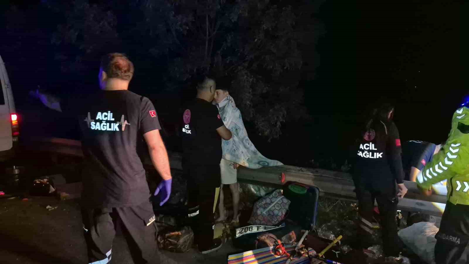 Anadolu Otoyolu’nda feci kaza... Tır, minibüse arkadan çarptı: 7 yaralı 
