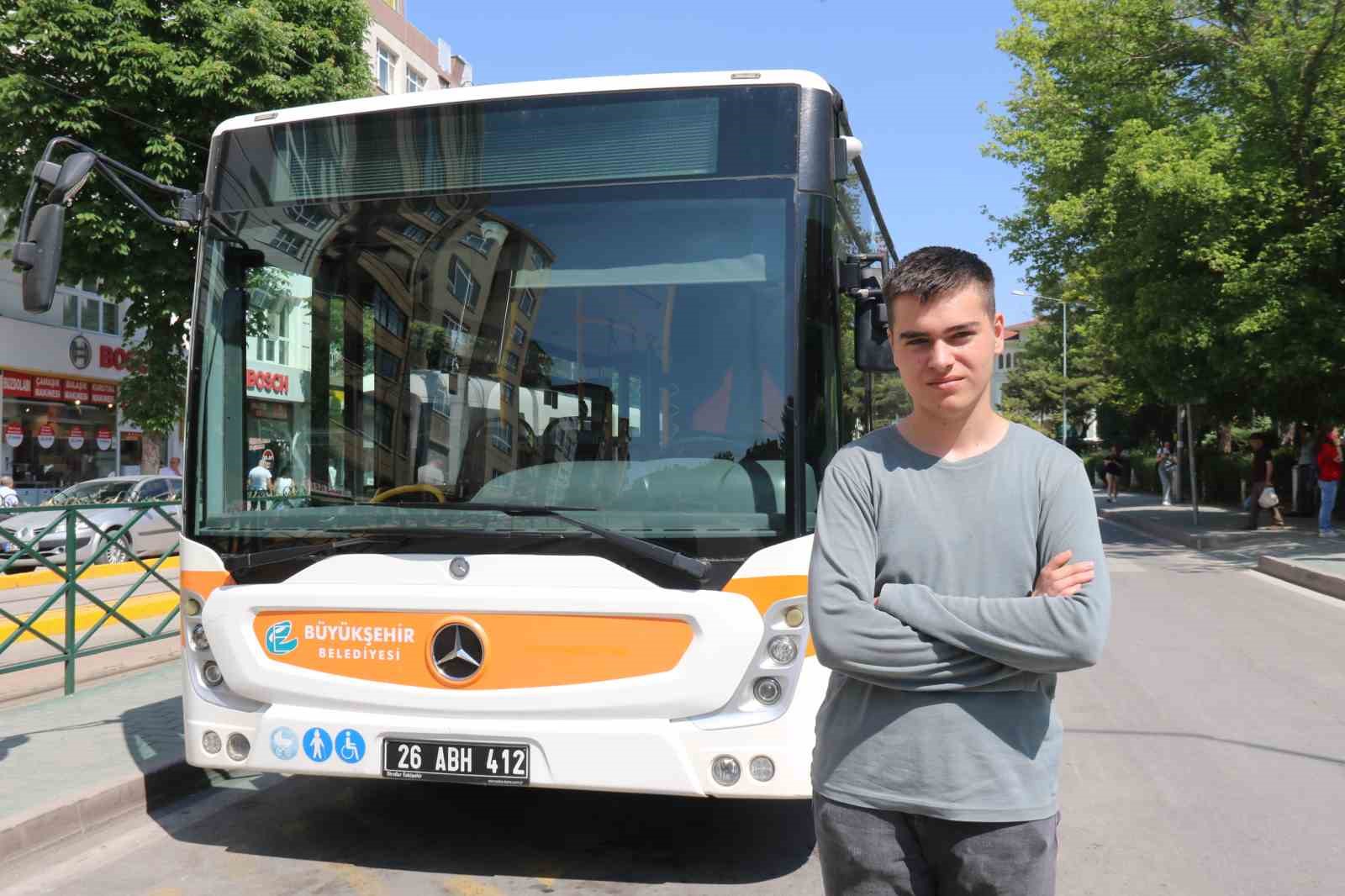(ÖZEL) Eskişehirli gencin tek tutkusu toplu taşıma araçları 