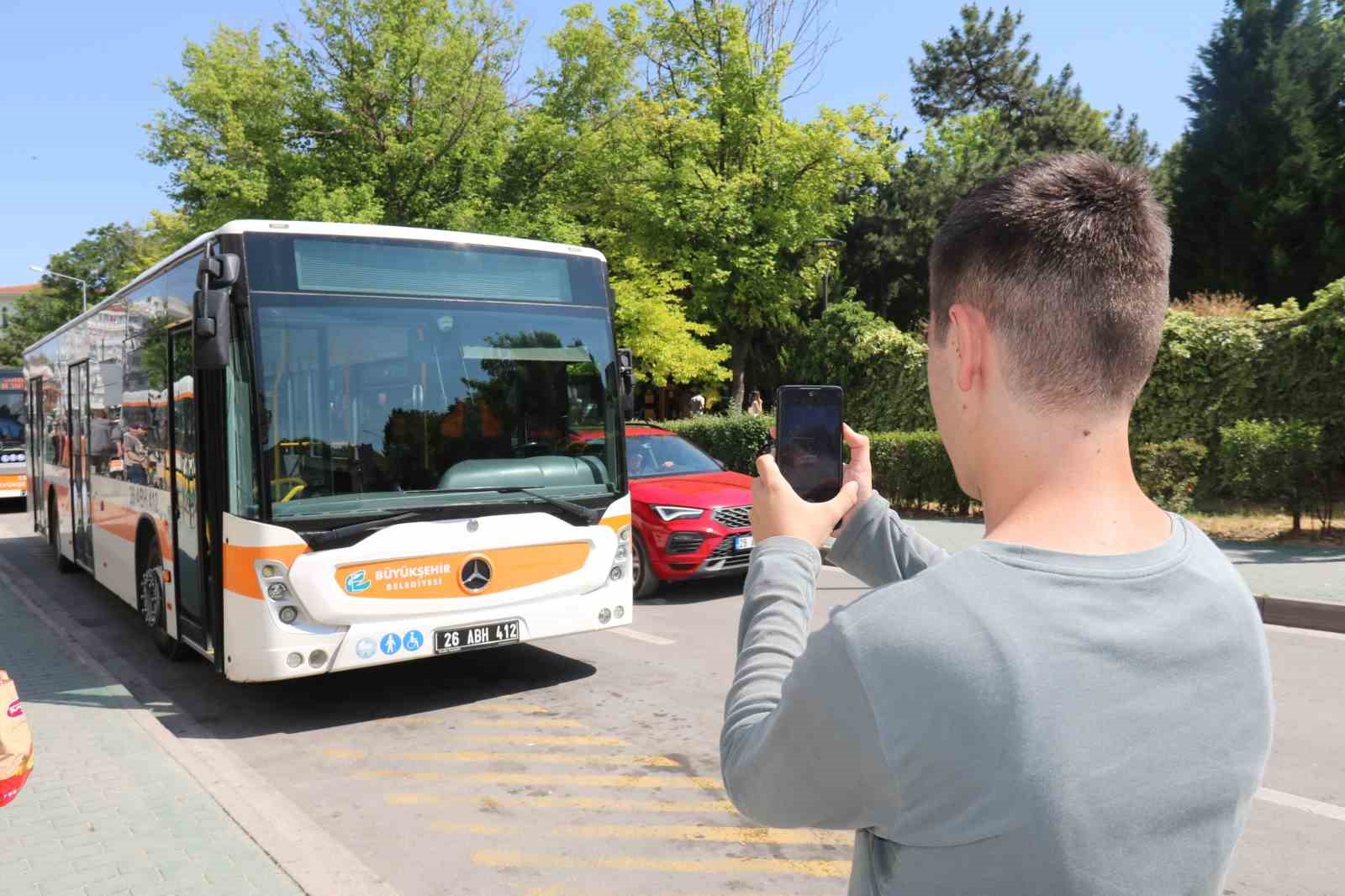 (ÖZEL) Eskişehirli gencin tek tutkusu toplu taşıma araçları 