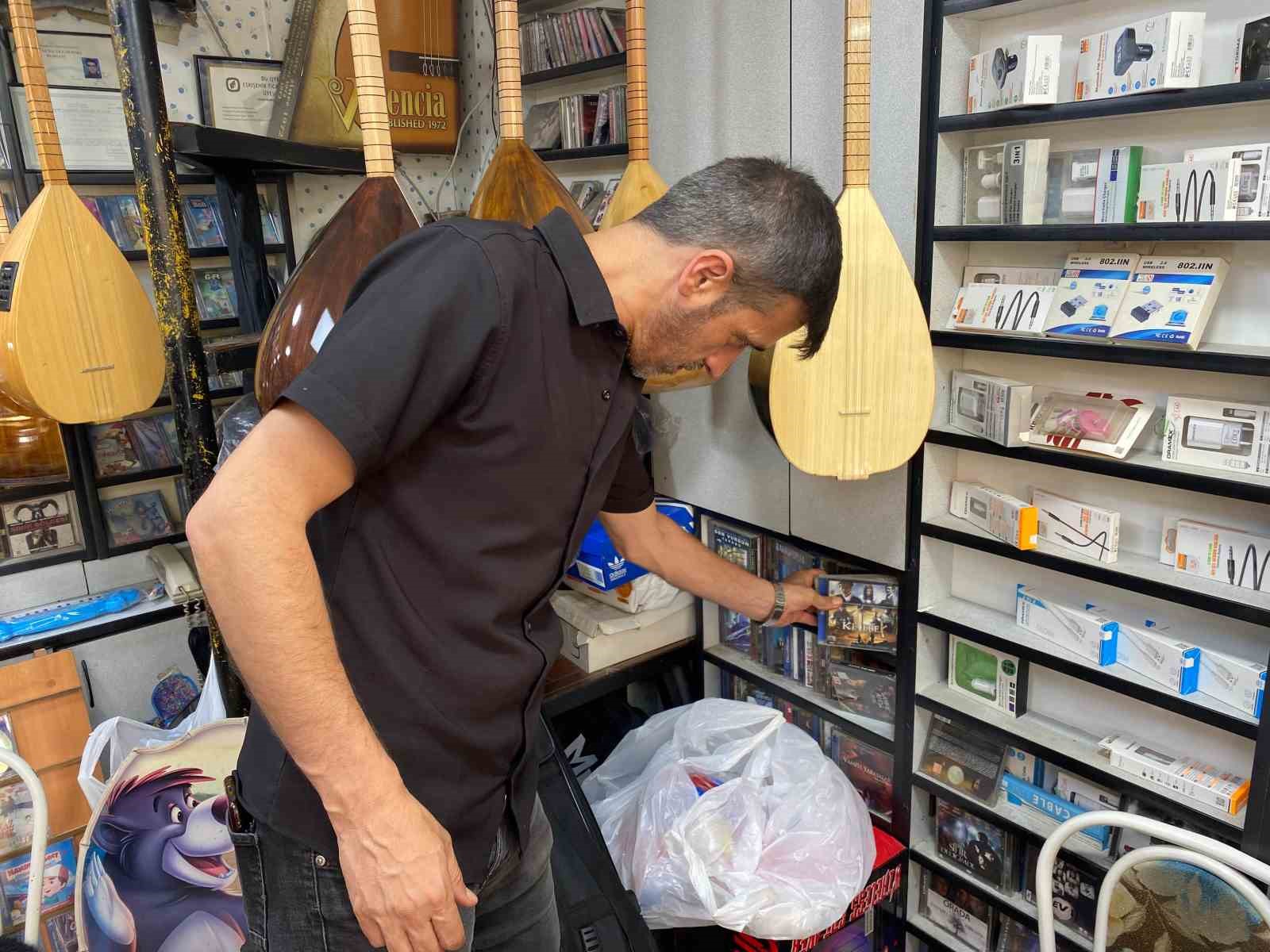 CD ve kasetlerin yerini müzik aletleri alıyor 