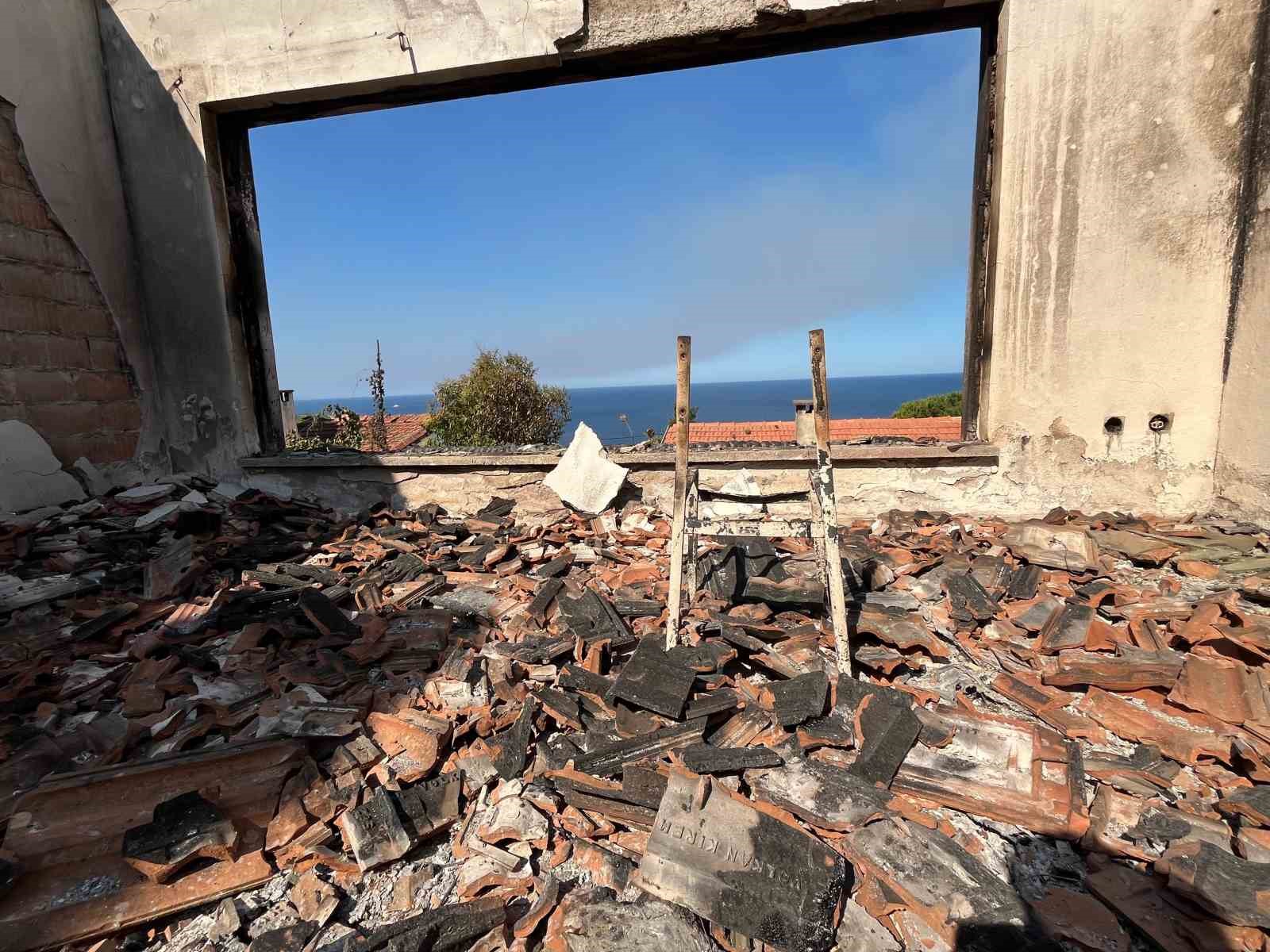 40 yıllık hatıraları küle döndü 
