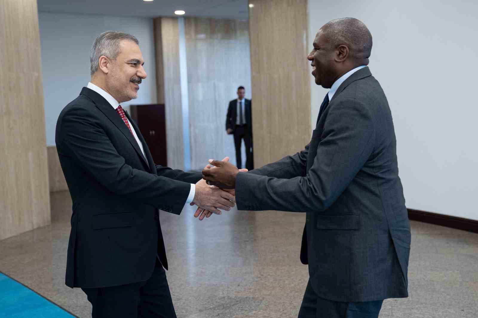 Dışişleri Bakanı Fidan, Birleşik Krallık Dışişleri Bakanı Lammy ile görüştü 