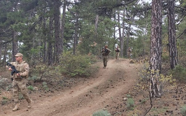Burdur’da jandarmadan ormanlık alanlarda yangın nöbeti 