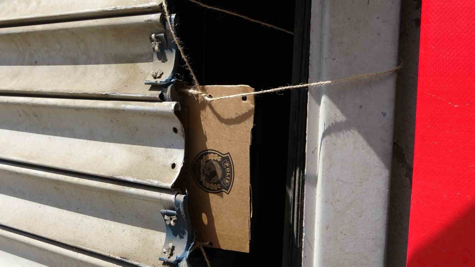 Mersin’de 3 genç, oto yıkama dükkanında ölü bulundu 