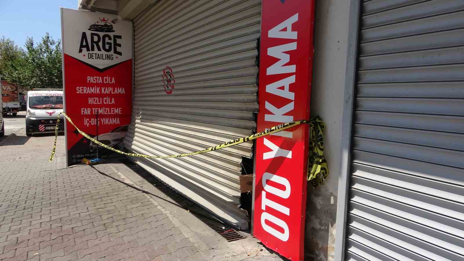 Mersin’de 3 genç, oto yıkama dükkanında ölü bulundu 