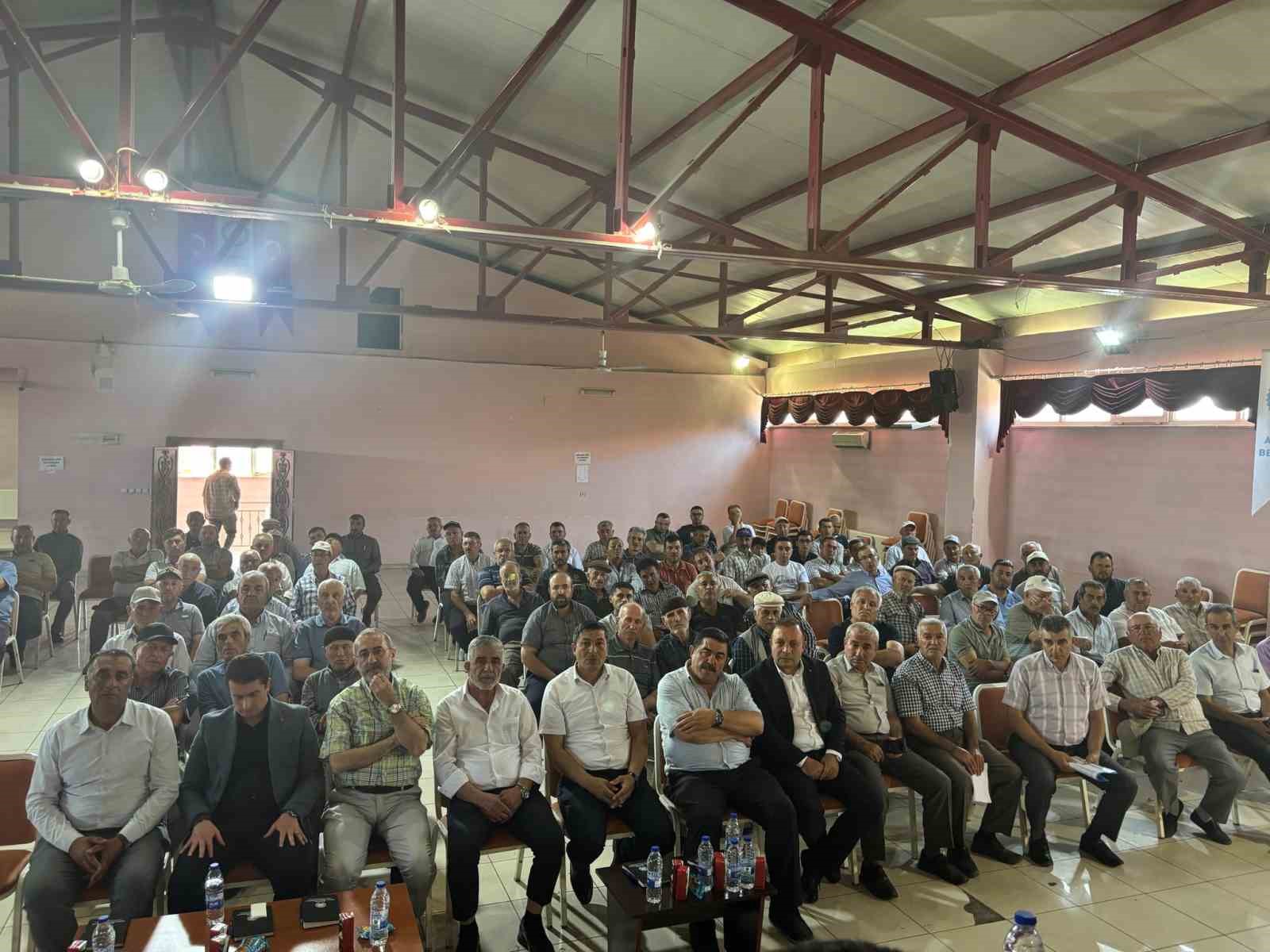Altıntaş’ta çiftçilerin karşılaştığı sorunlar ve çözüm önerileri masaya yatırıldı 