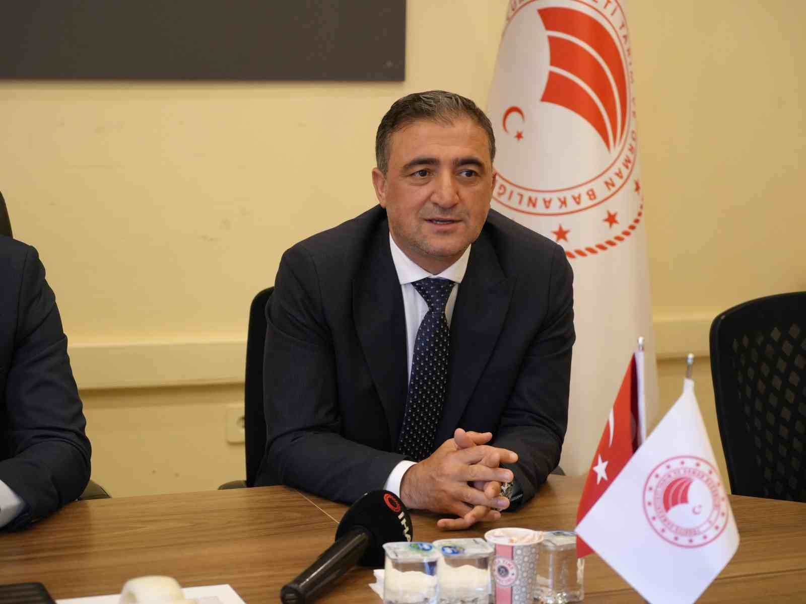 Ali Eroğlu: ’Veteriner hekimler, arzu edilen seviyede olmalılar’ 