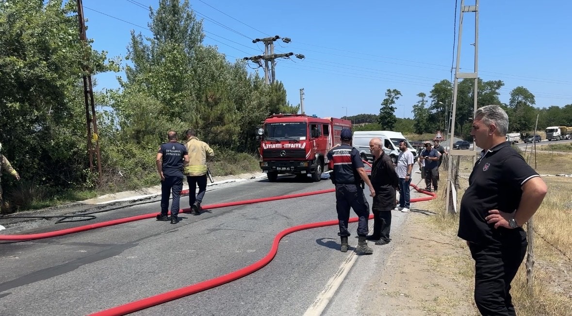 Sarıyer’de kaza yapan 10 milyon liralık Porsche alev aldı, sürücü son anda kurtuldu 