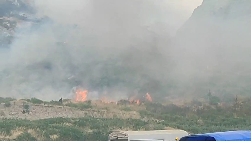Otluk arazide çıkan yangında Anadolu’nun El-Hamra’sı duman altında kaldı 