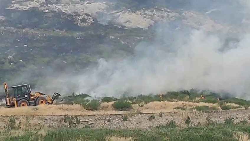 Otluk arazide çıkan yangında Anadolu’nun El-Hamra’sı duman altında kaldı 