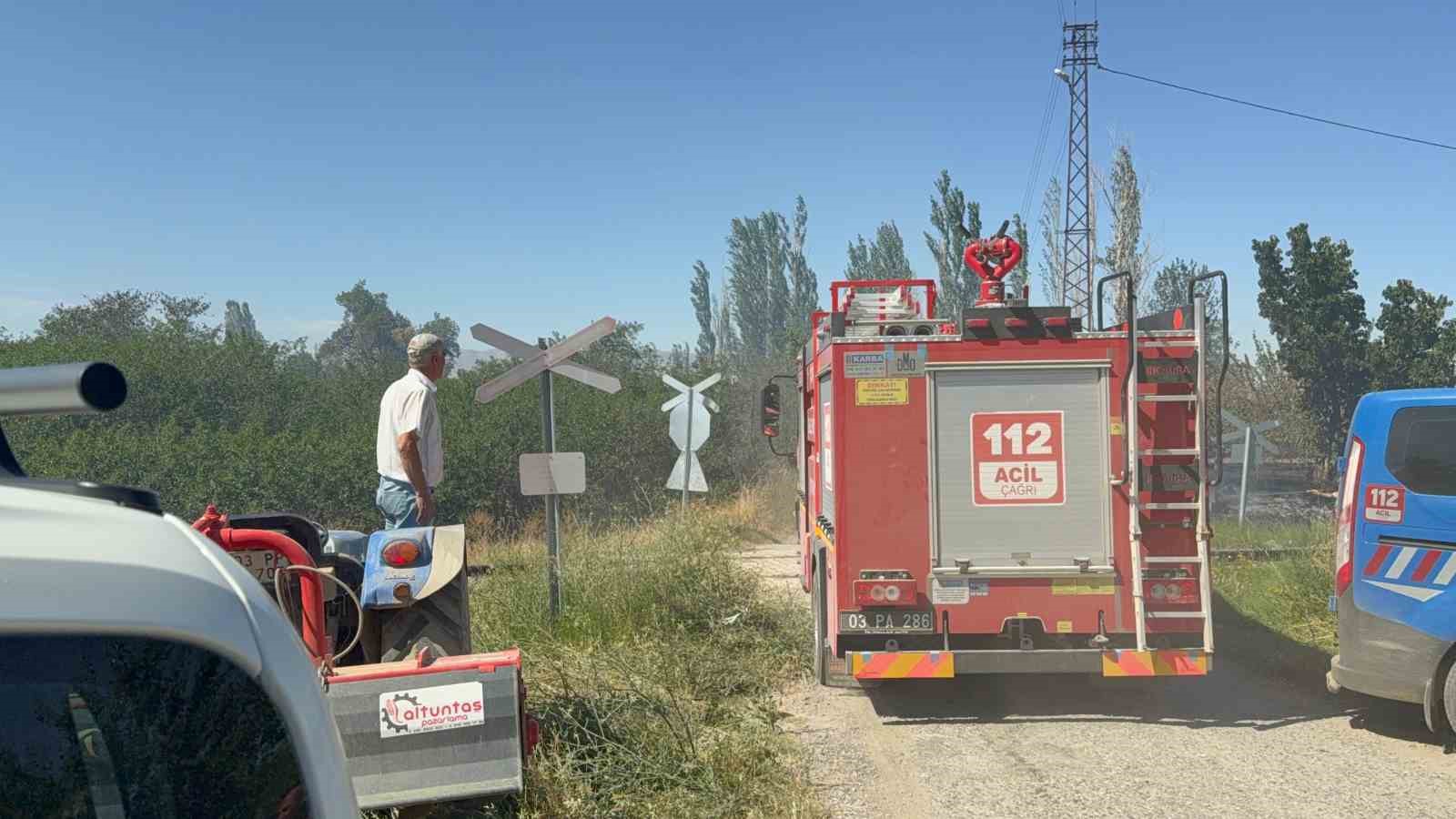 Eber Gölü yanındaki tarım arazilerinde yangın çıktı 