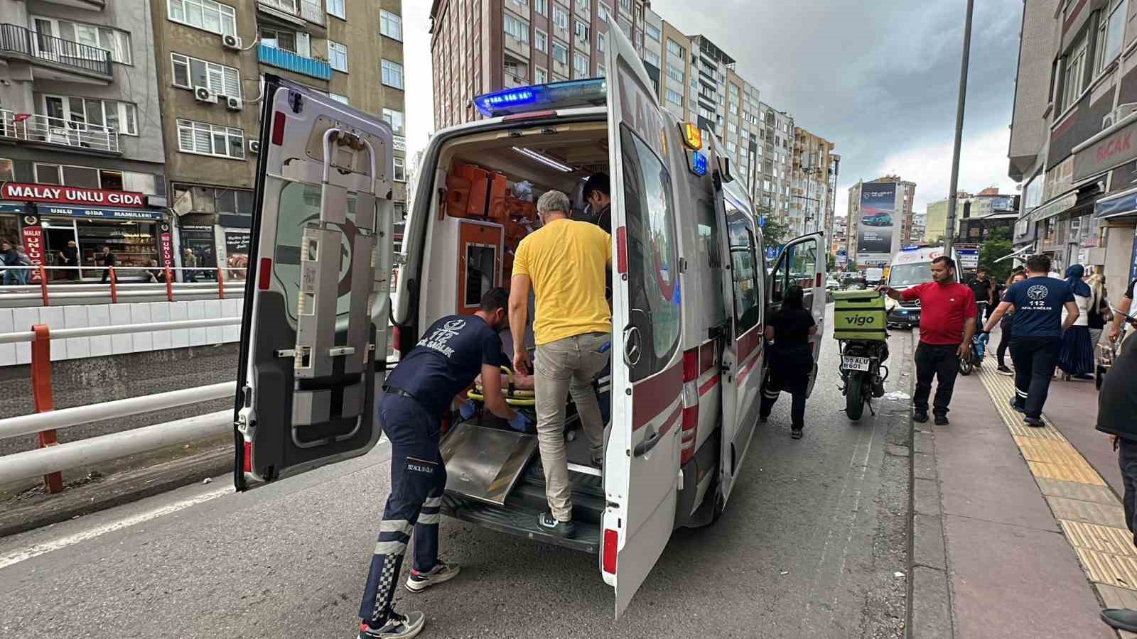 Dolmuştan inen yolcuya motosiklet çarptı: 2 yaralı 