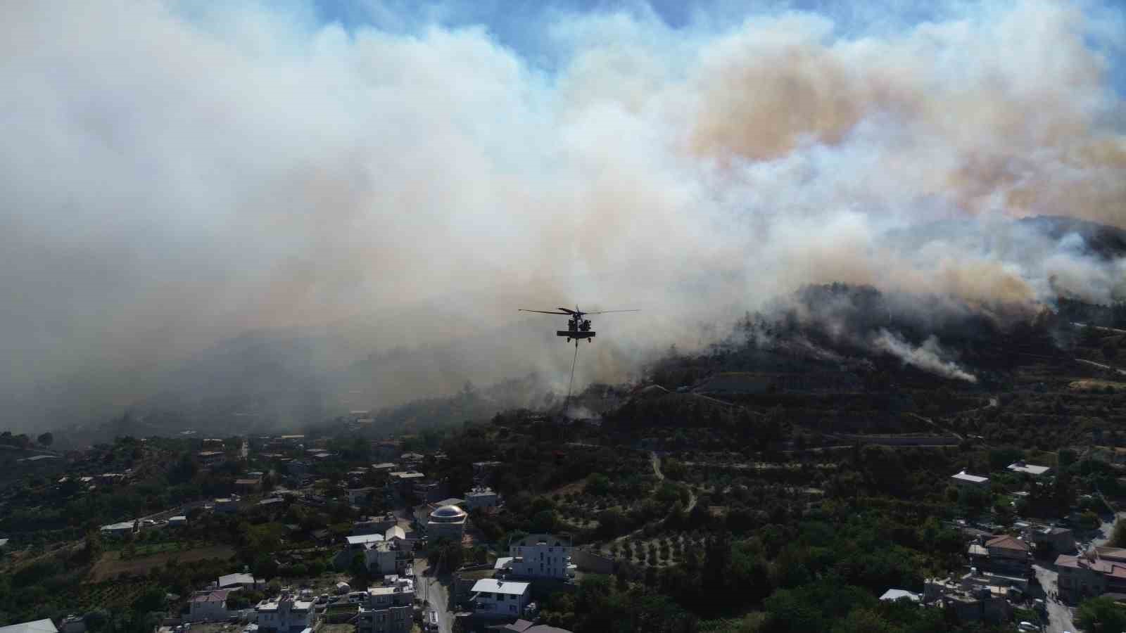 Hatay’daki orman yangınına havadan ve karadan müdahale dron ile görüntülendi 