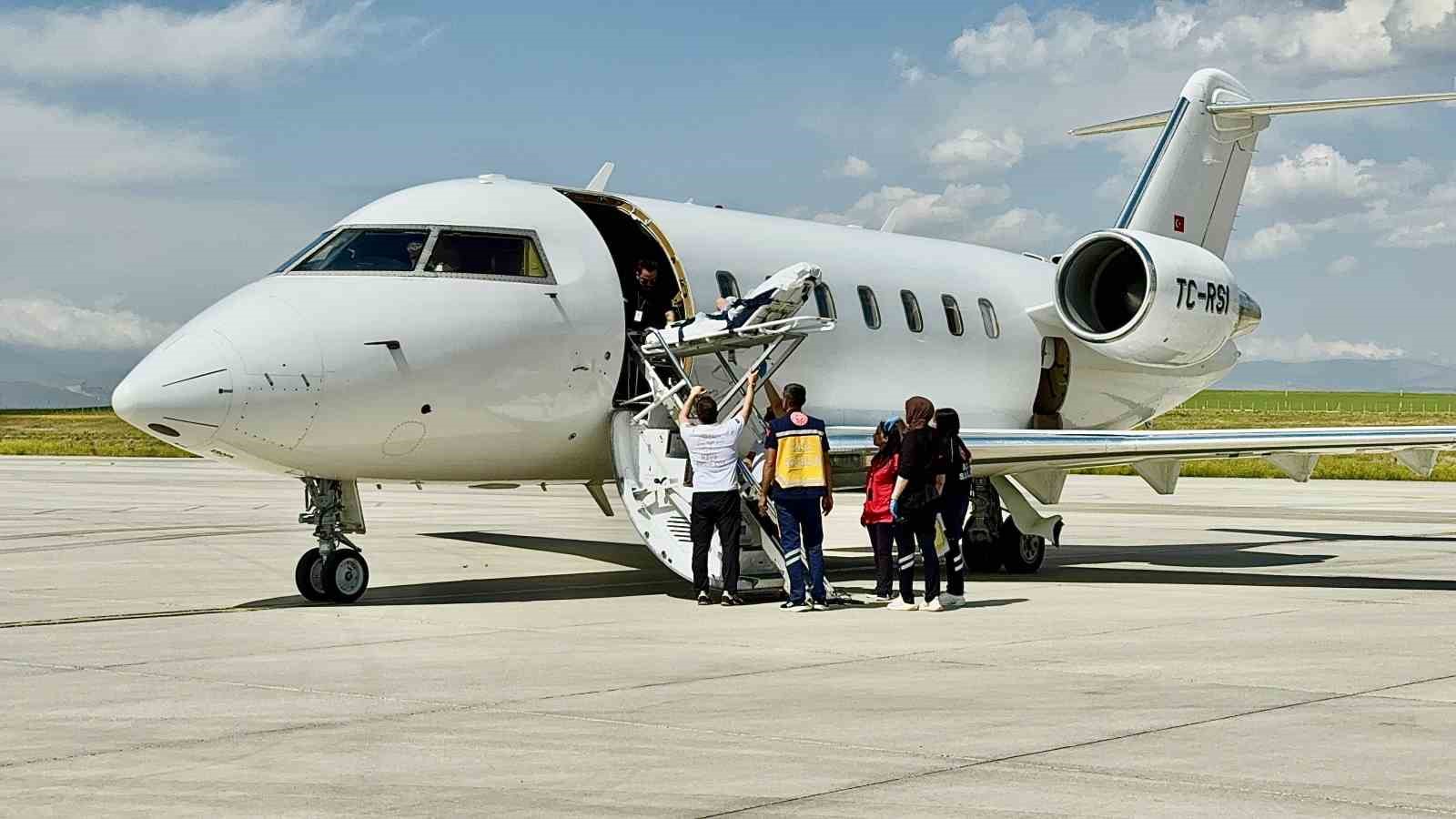 Ağrı’da kritik durumdaki çocuk hasta için hava ambulansı seferber edildi 