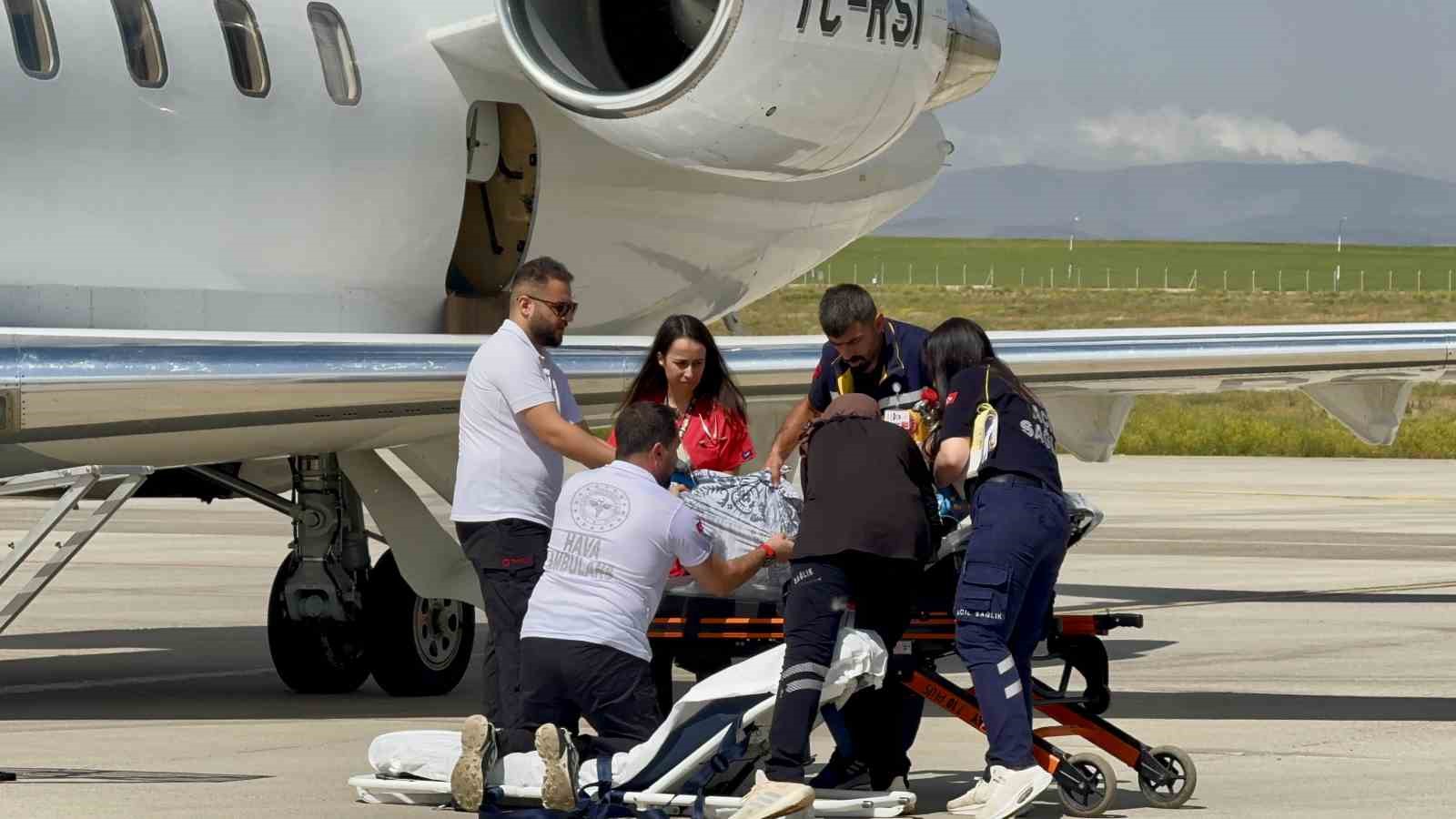 Ağrı’da kritik durumdaki çocuk hasta için hava ambulansı seferber edildi 