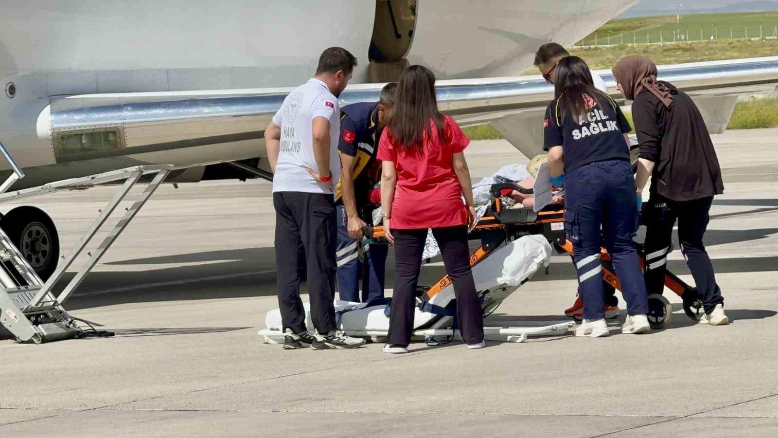 Ağrı’da kritik durumdaki çocuk hasta için hava ambulansı seferber edildi 