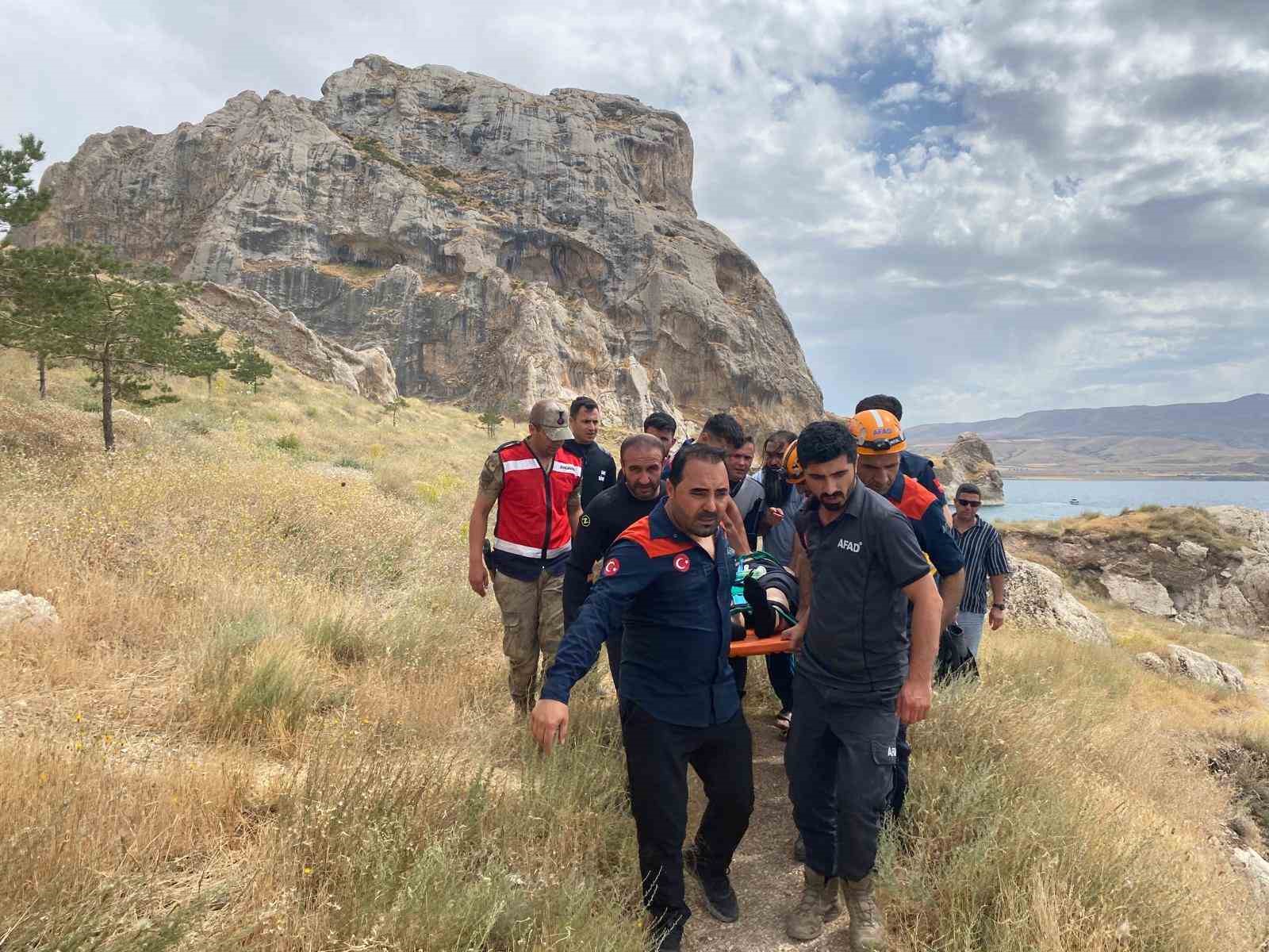 Van Gölü’ne giren 14 yaşındaki çocuk akıntıya kapılarak boğuldu 