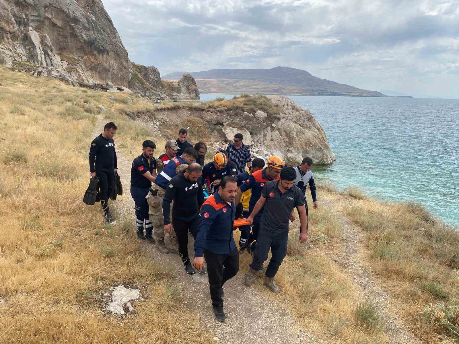 Van Gölü’ne giren 14 yaşındaki çocuk akıntıya kapılarak boğuldu 