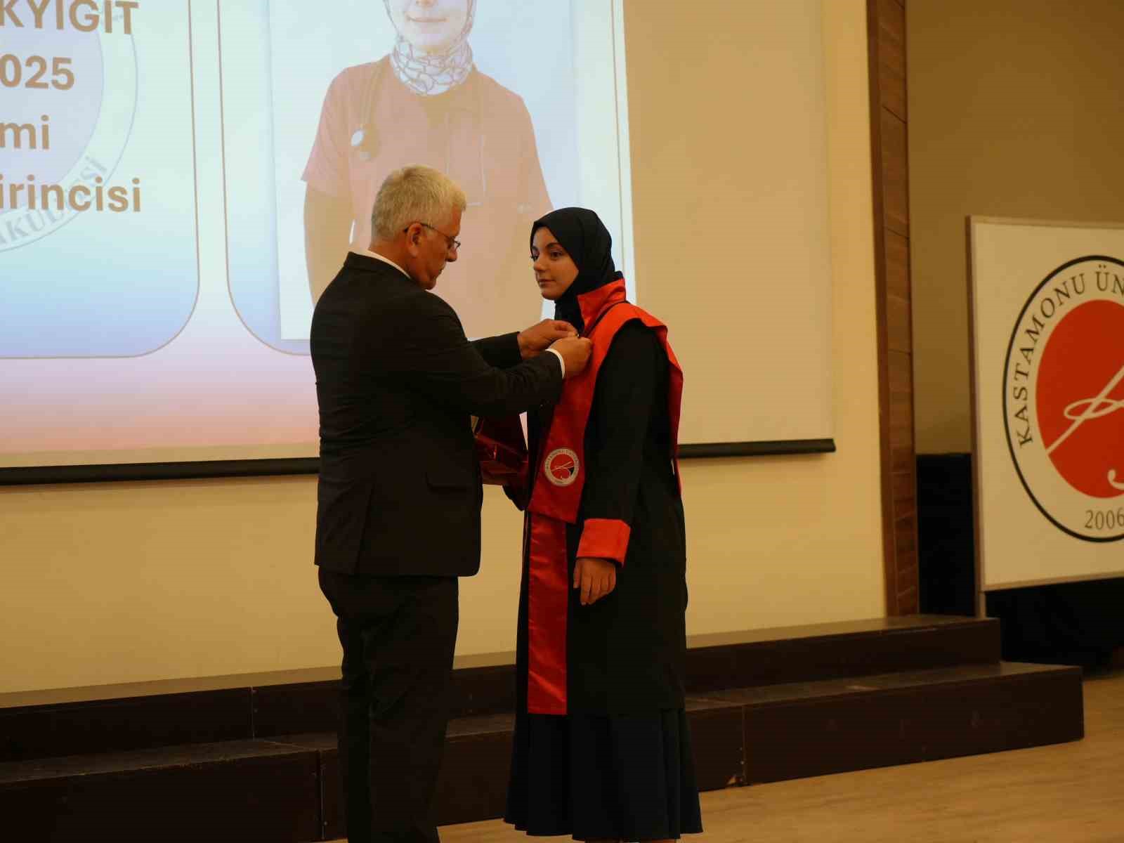 Kastamonu Üniversitesi Veteriner Fakültesi’nde mezuniyet heyecanı 