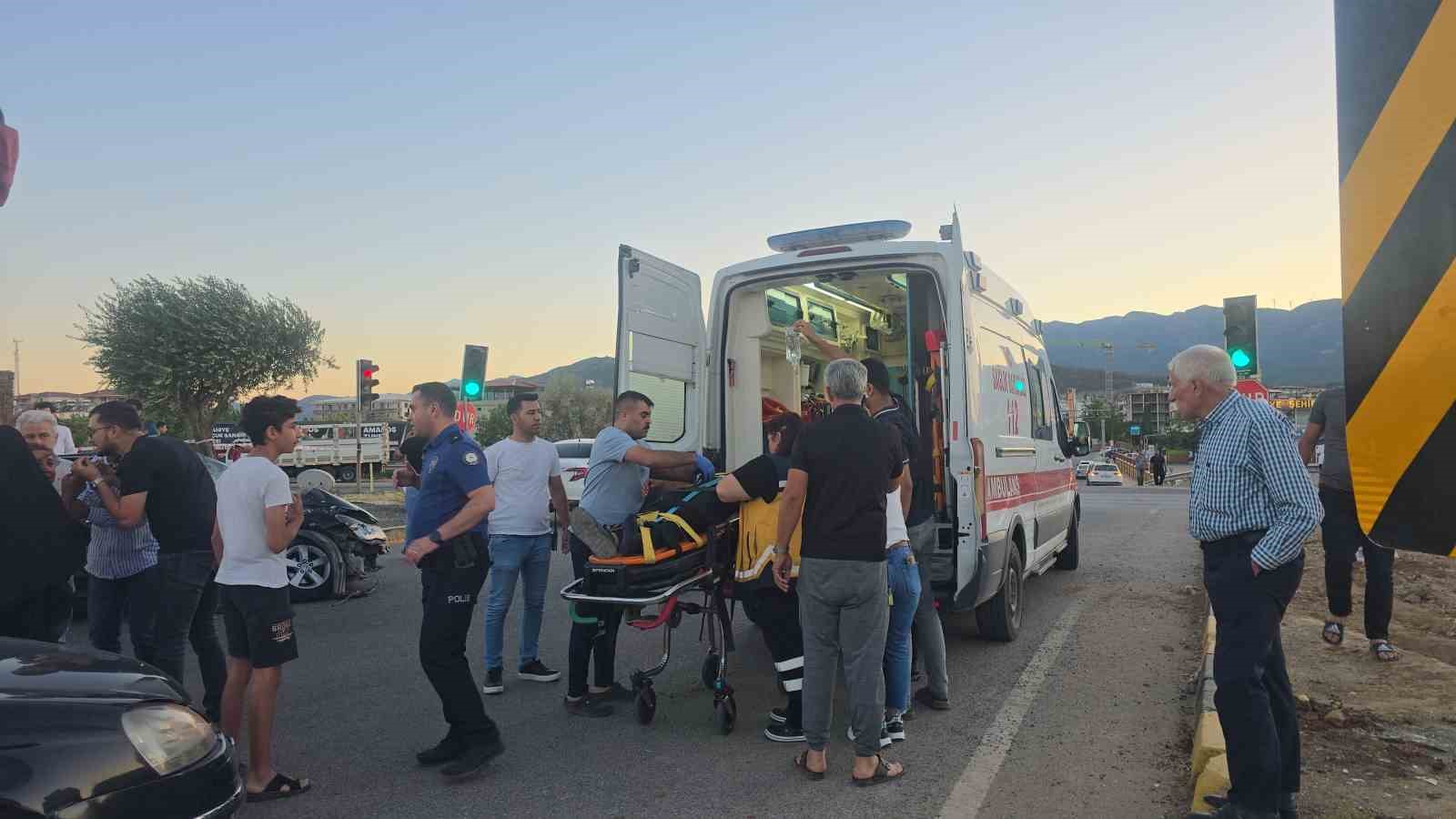 Gaziantep’te tır ile otomobil çarpıştı: Nişanlı çift yaralandı 
