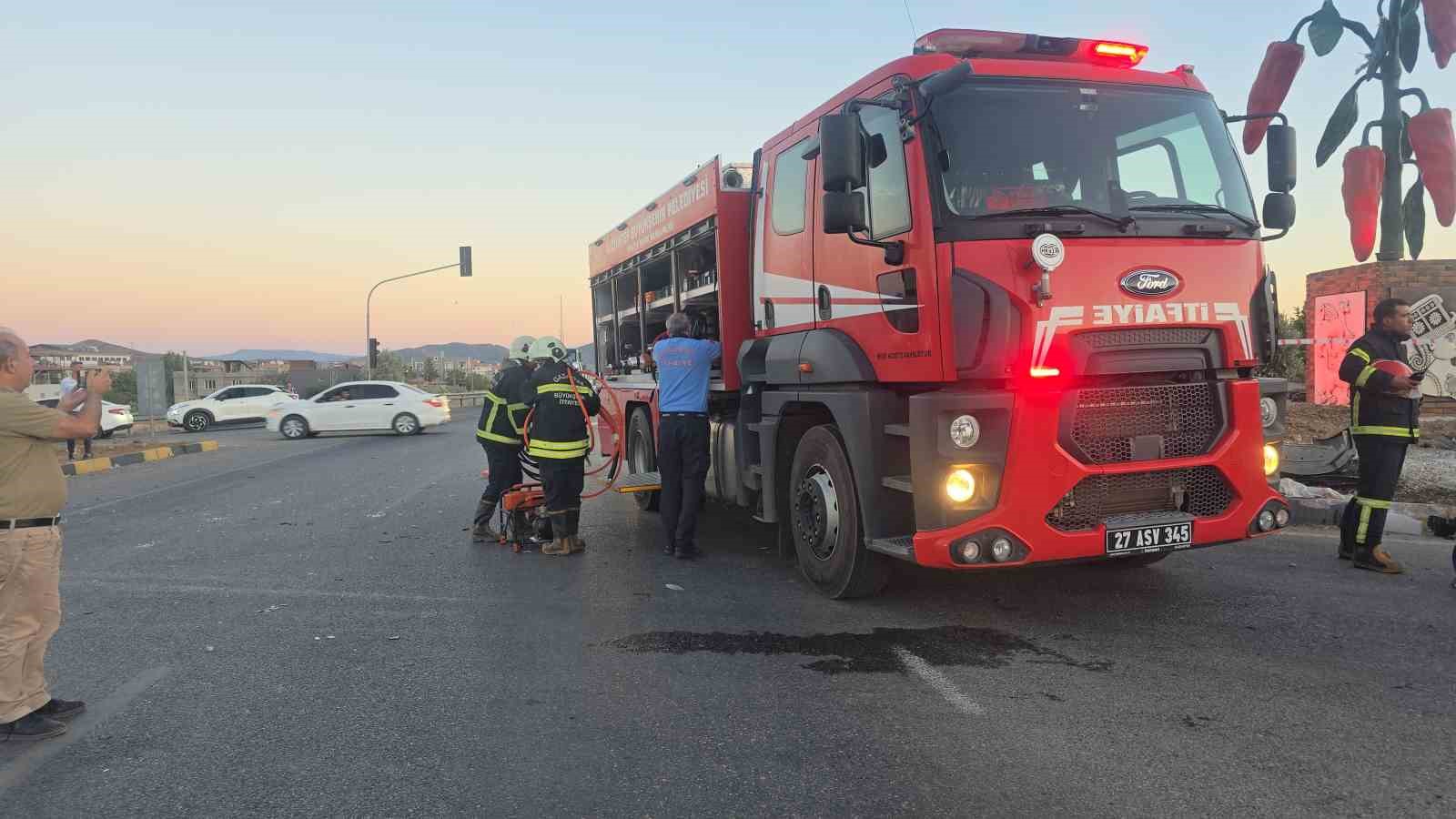 Gaziantep’te tır ile otomobil çarpıştı: Nişanlı çift yaralandı 