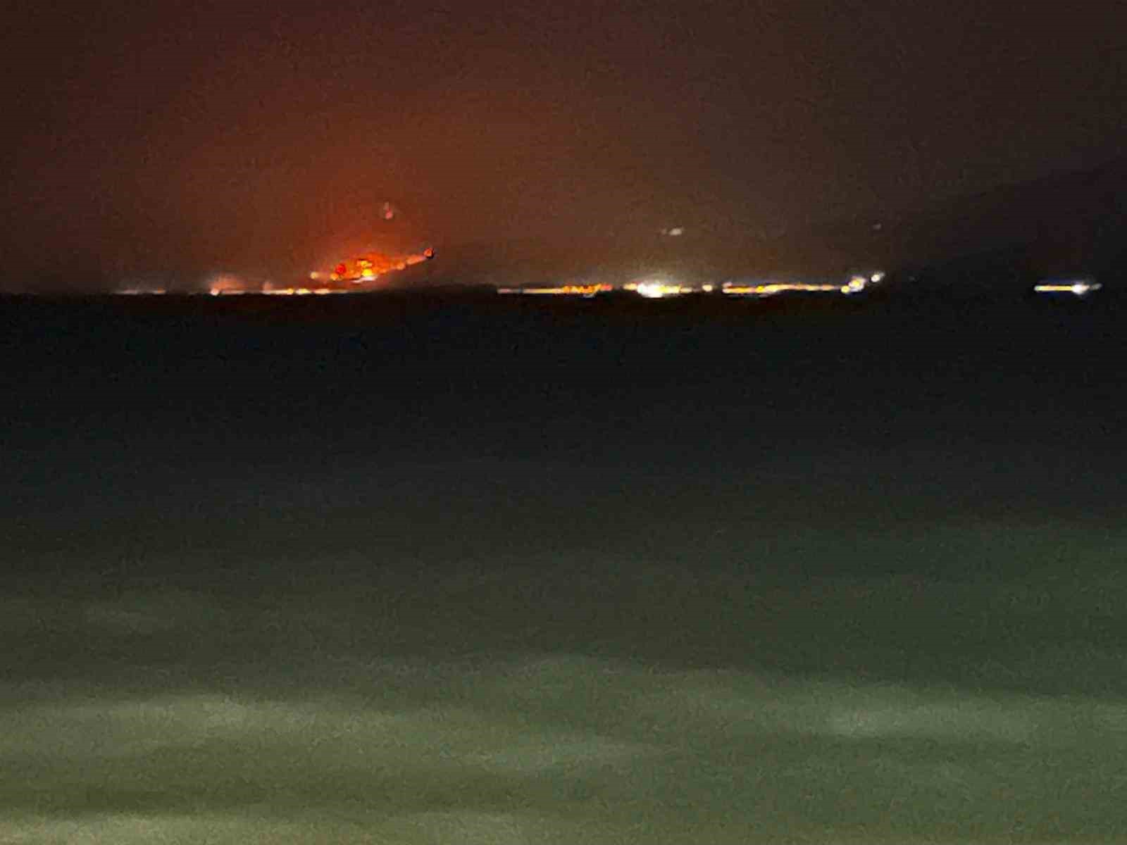 Seferihisar’daki alevler Kuşadası sahilinden görülüyor 