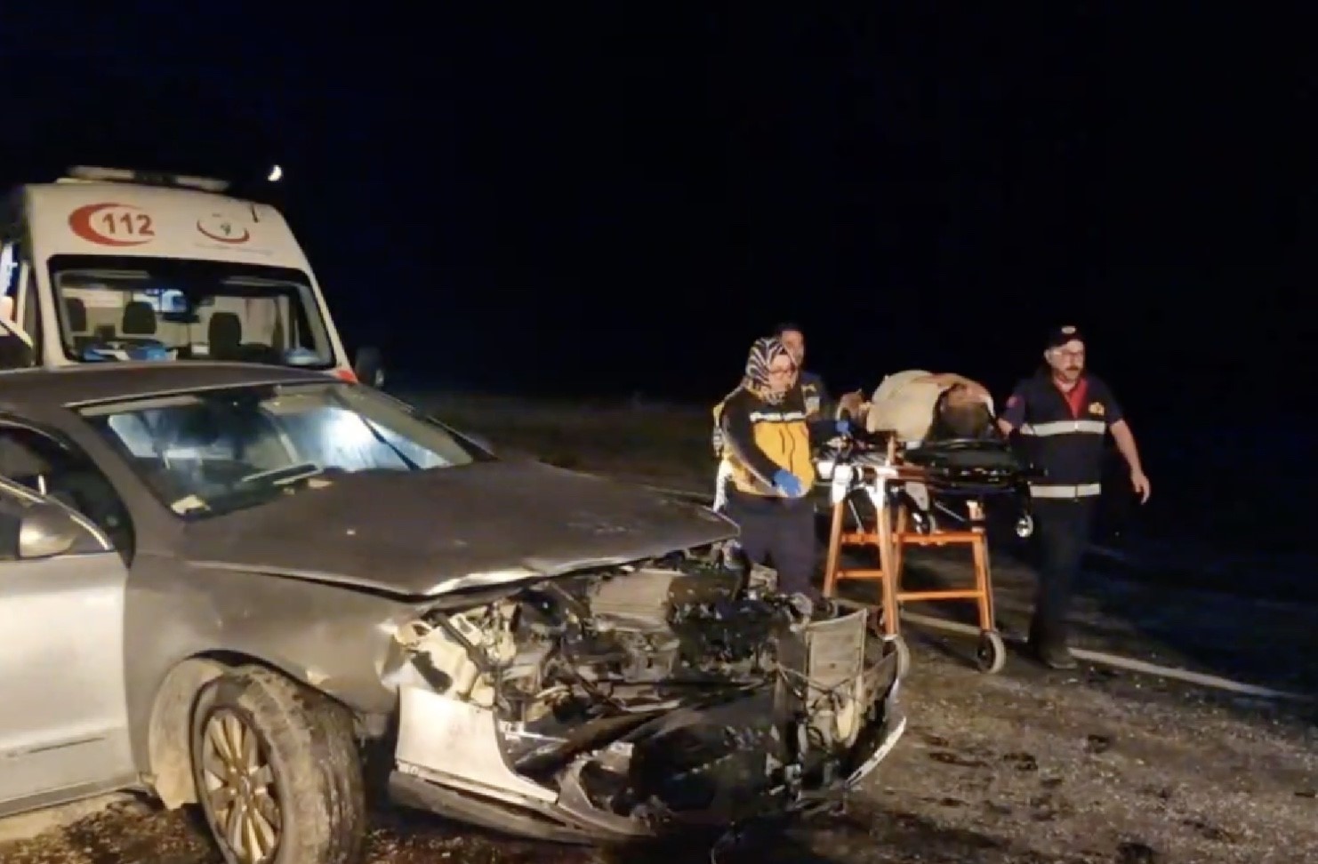 Çorum’da iki otomobil kafa kafaya çarpıştı: 4 yaralı 