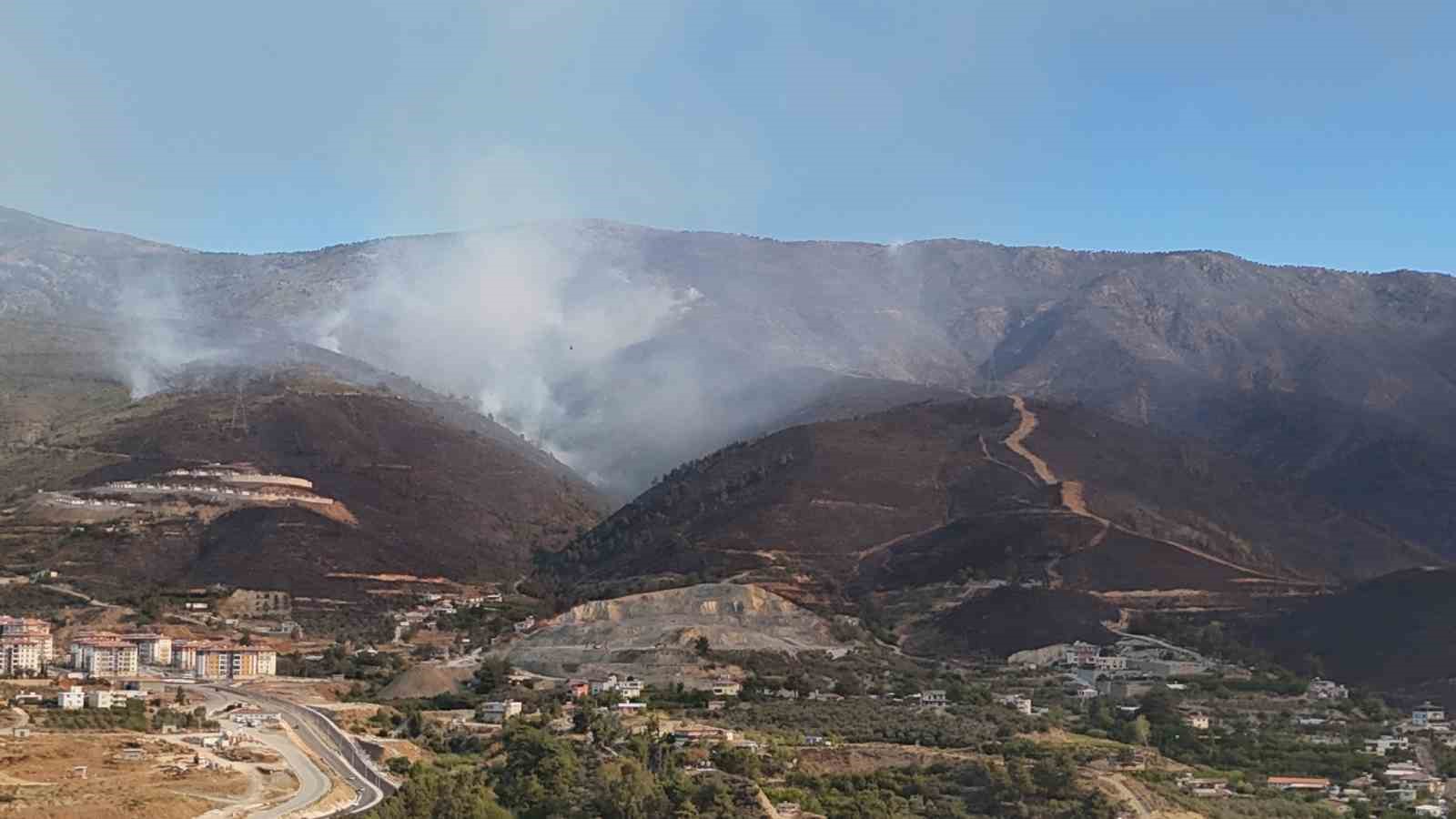 Hatay’da yangın bölgesi havadan görüntülendi 
