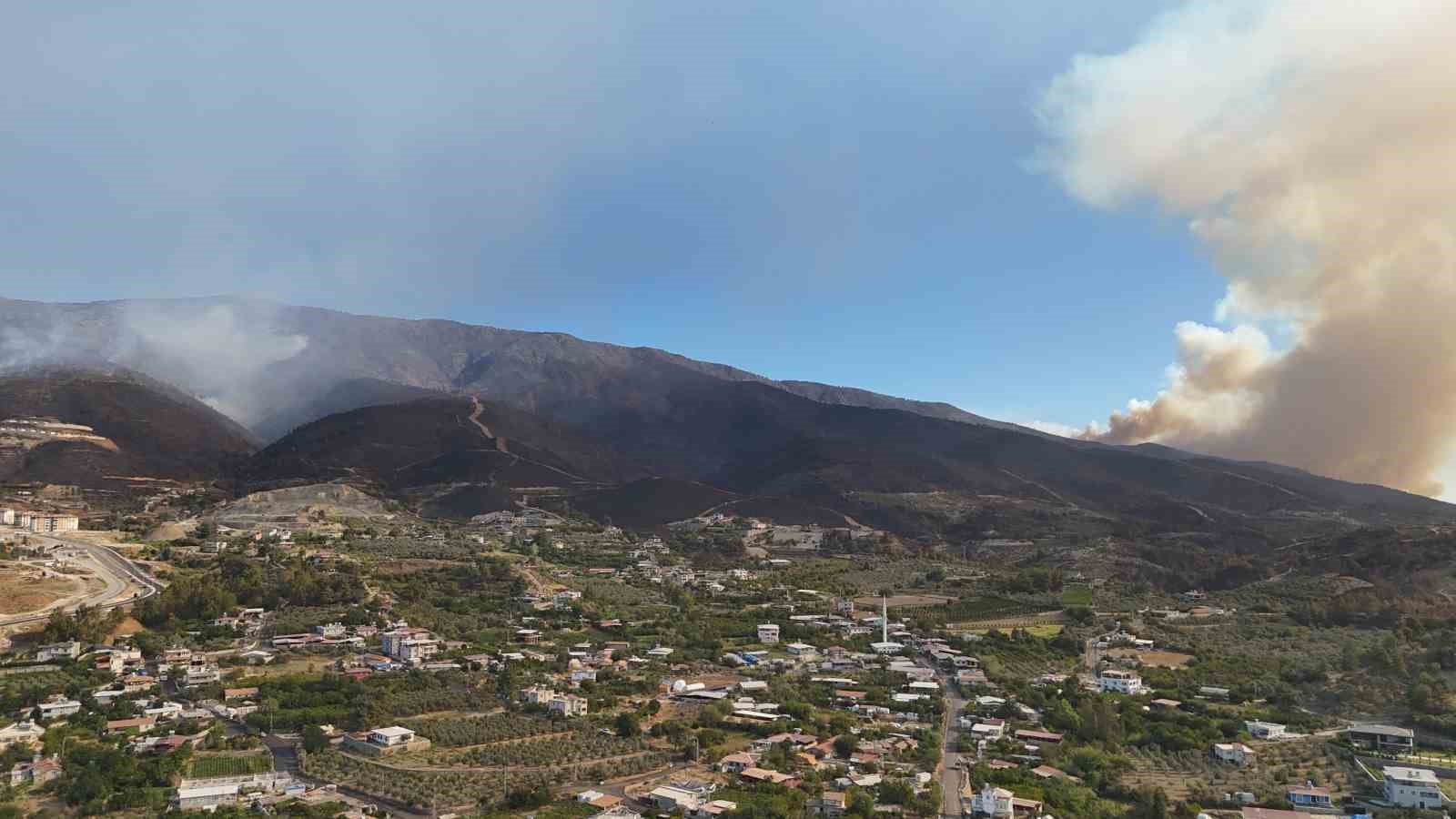 Hatay’da yangın bölgesi havadan görüntülendi 