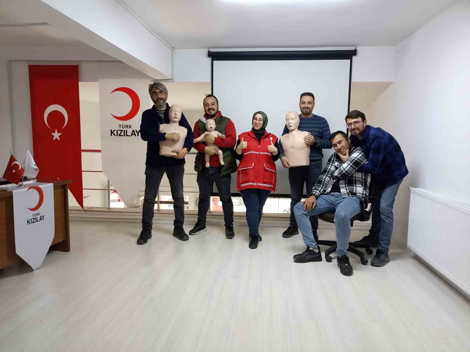 Türk Kızılay’dan ilk yardım eğitimleriyle hem bilinçlendirme hem destek 