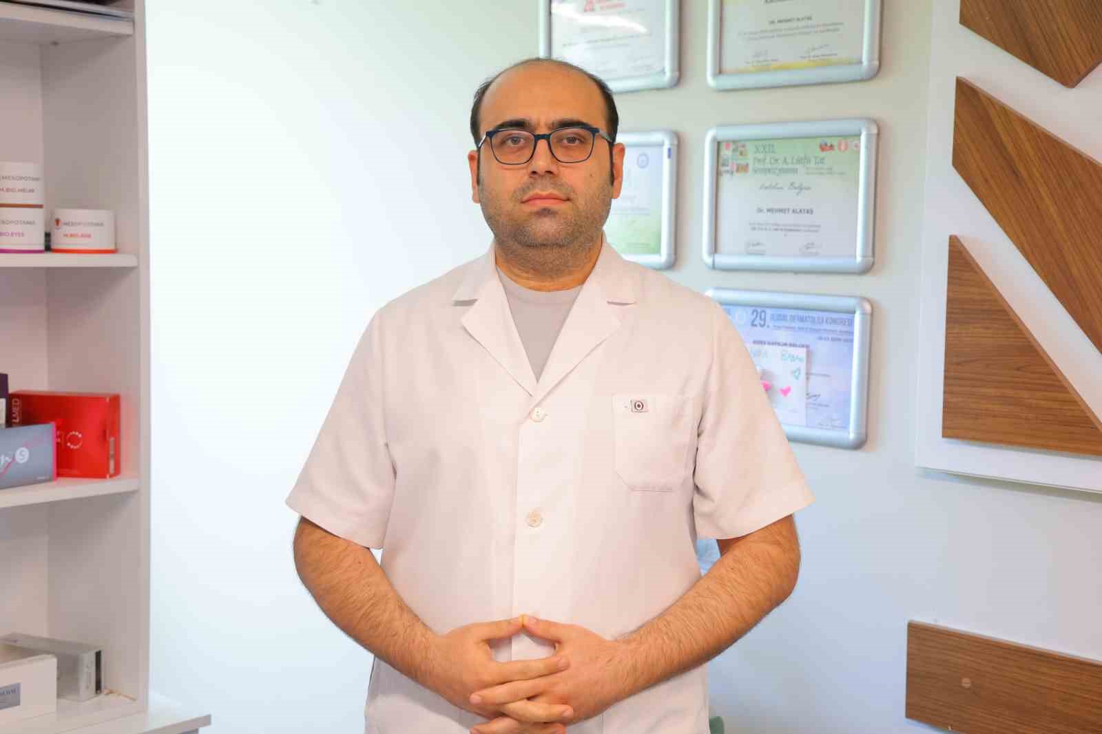 Hastaneye gitti, karnına yapışan kene ile karşılaştı 