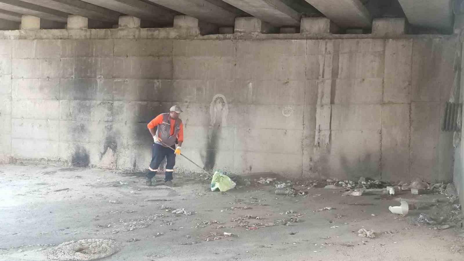 Çöpler arasında lastik bile çıktı 