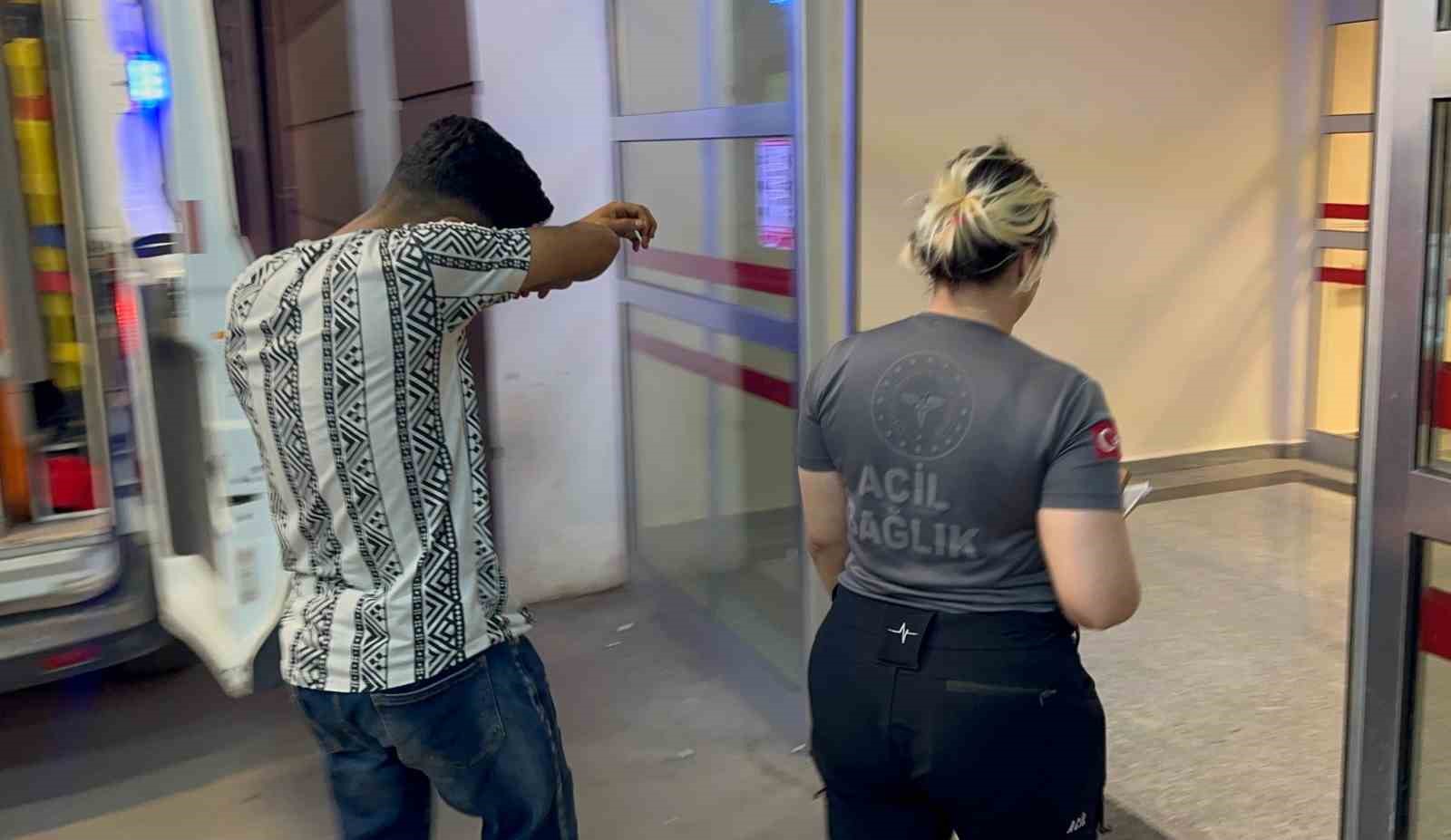 Otomobil park halindeki minibüse çarptı: 1 yaralı 