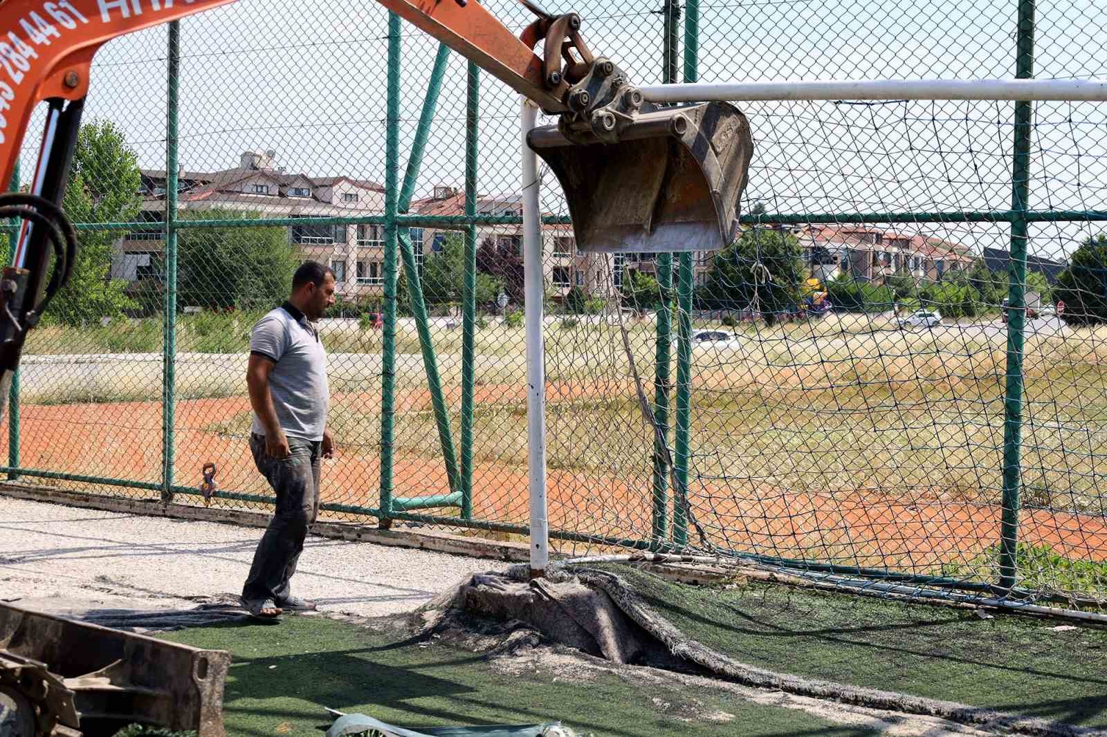 Sakarya’nın en büyük futbol tesisi yenileniyor 