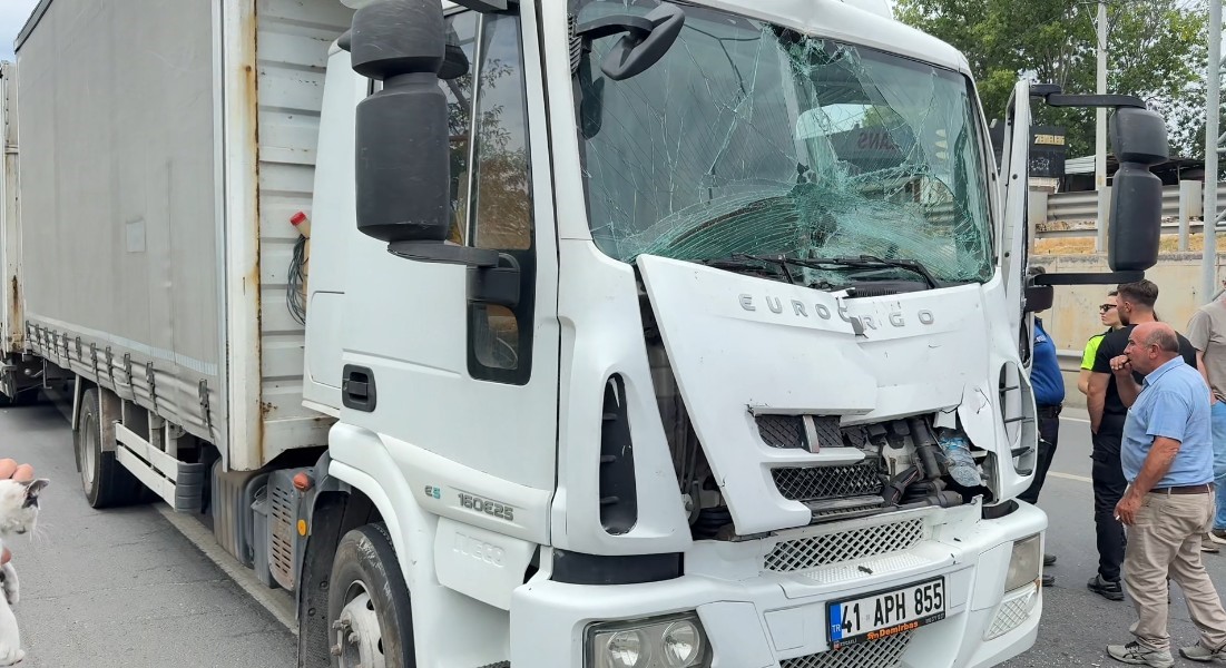 Tır, kamyona çarptı: 1 yaralı 