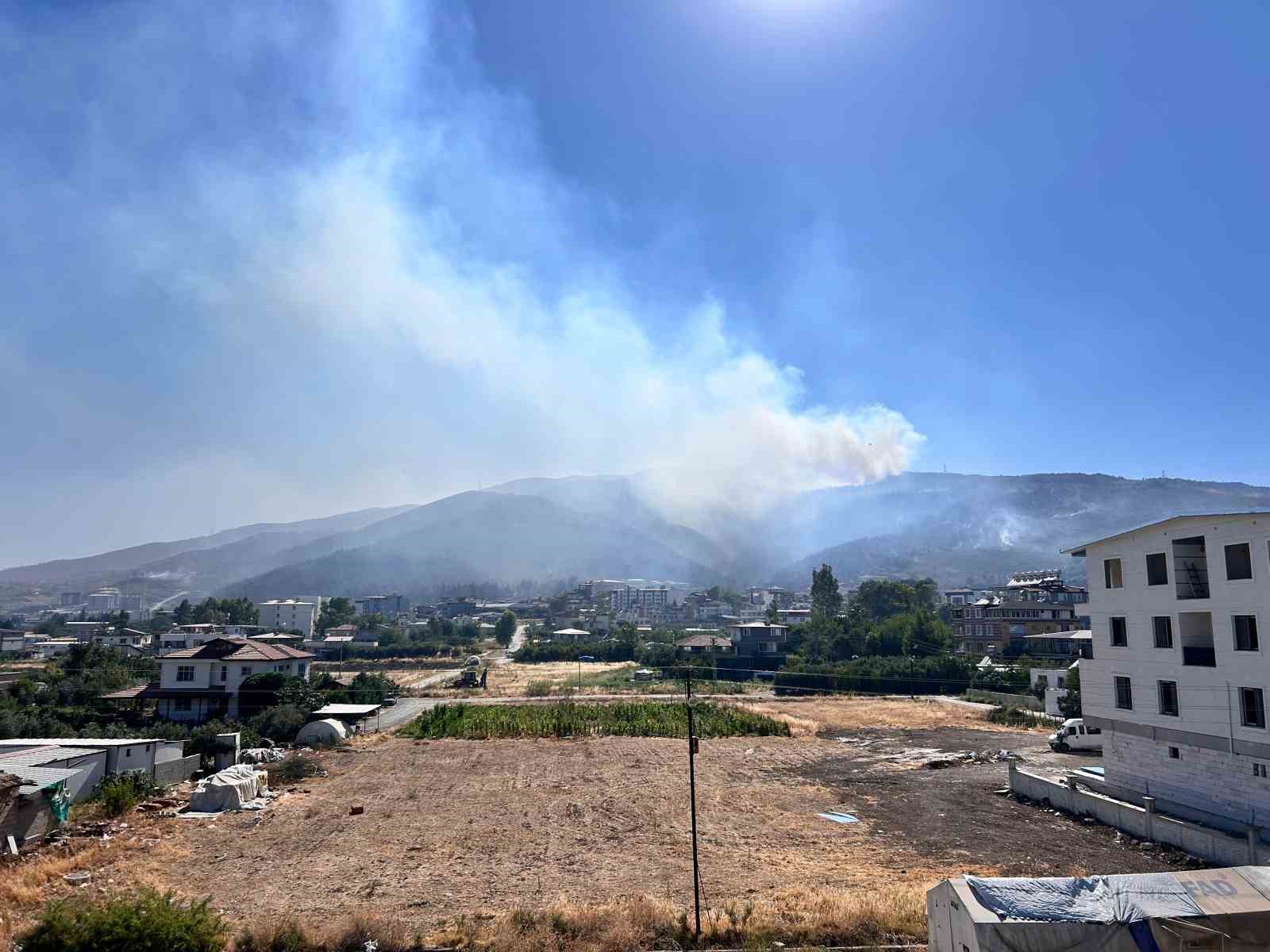 Hatay’daki orman yangını 30 saattir devam ediyor