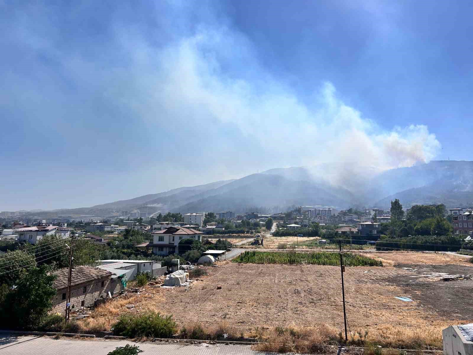 Hatay’daki orman yangını 30 saattir devam ediyor 