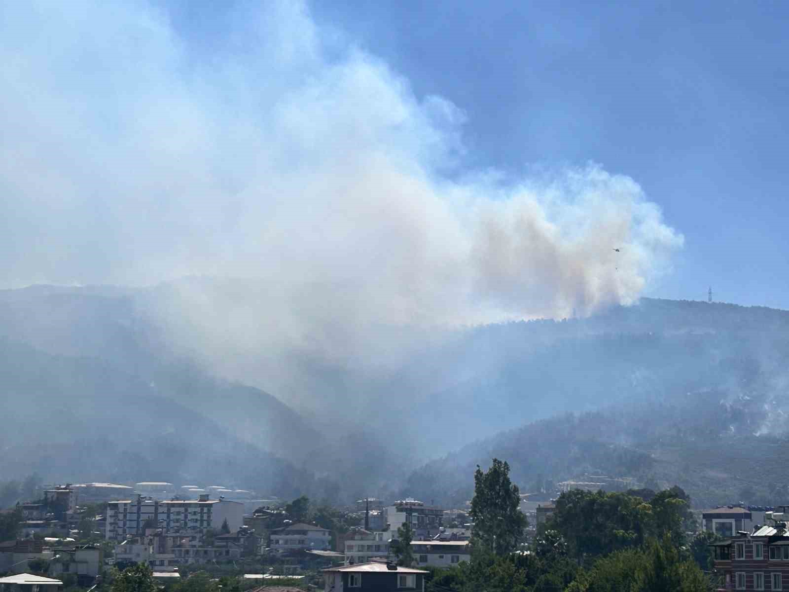 Hatay’daki orman yangını 30 saattir devam ediyor 