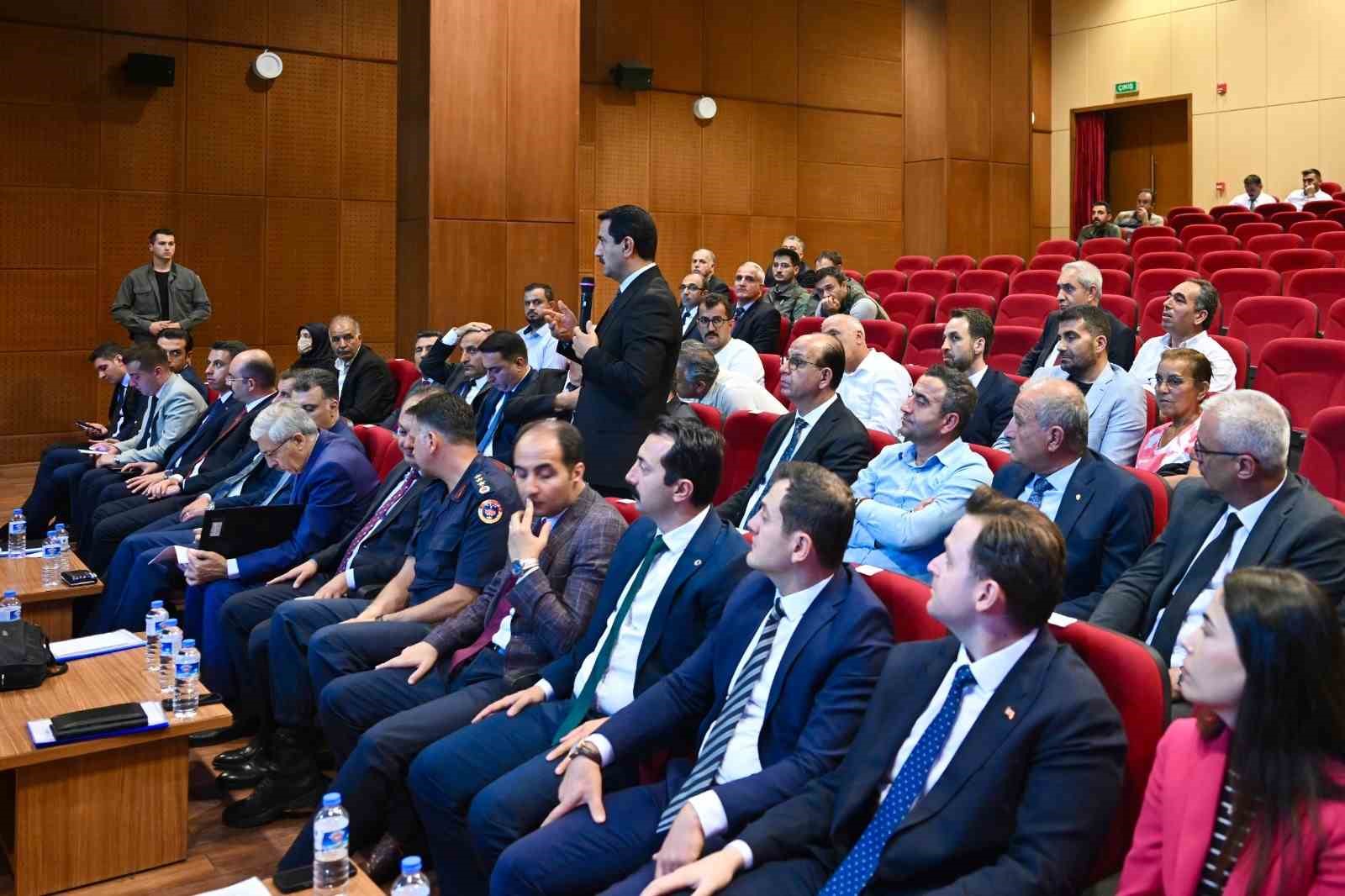 Malatya’da sokak hayvanları için kapsamlı önlem planı görüşüldü 
