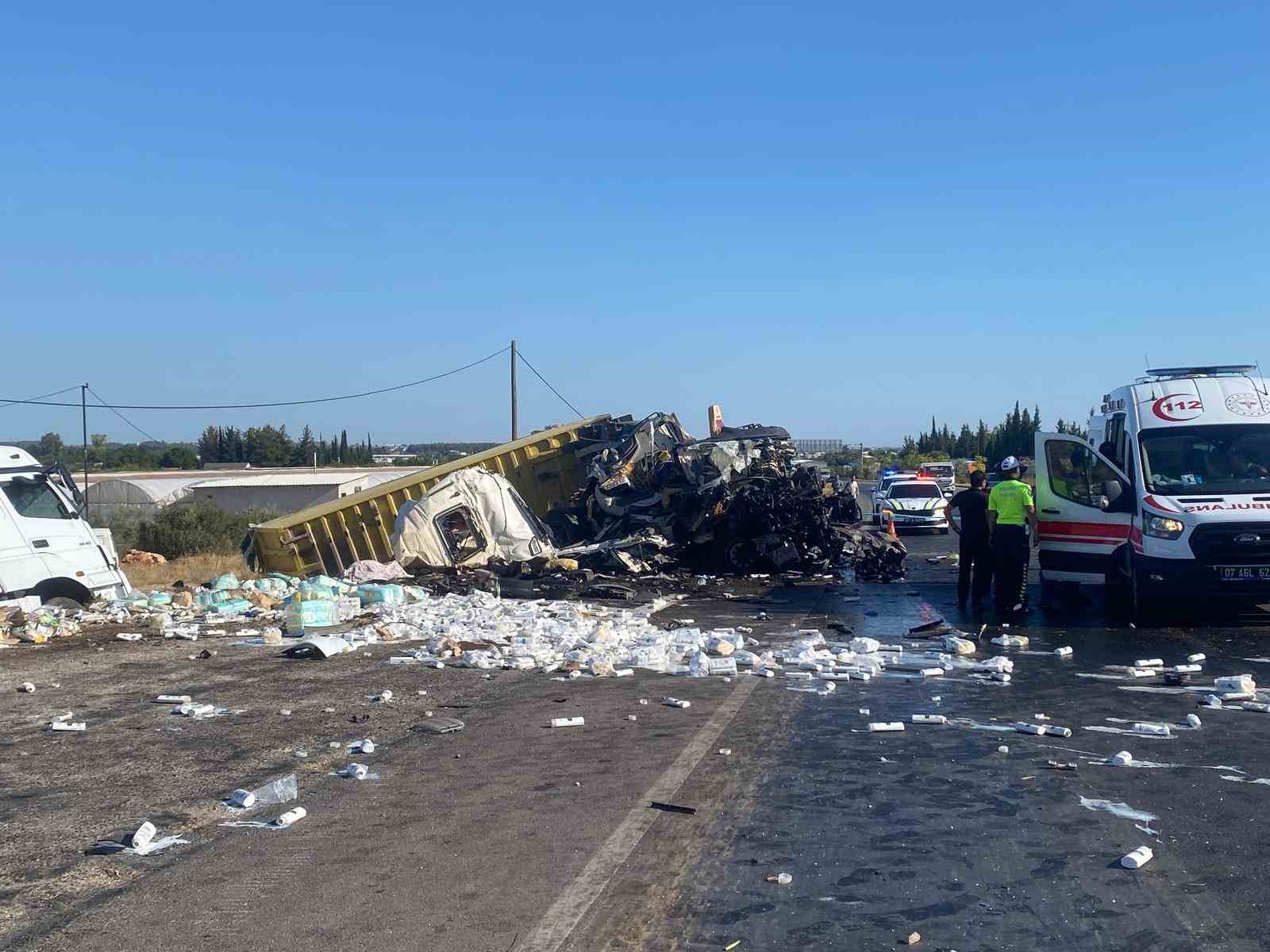 Antalya’da iki tır çarpıştı: 1 ölü, 1 yaralı
