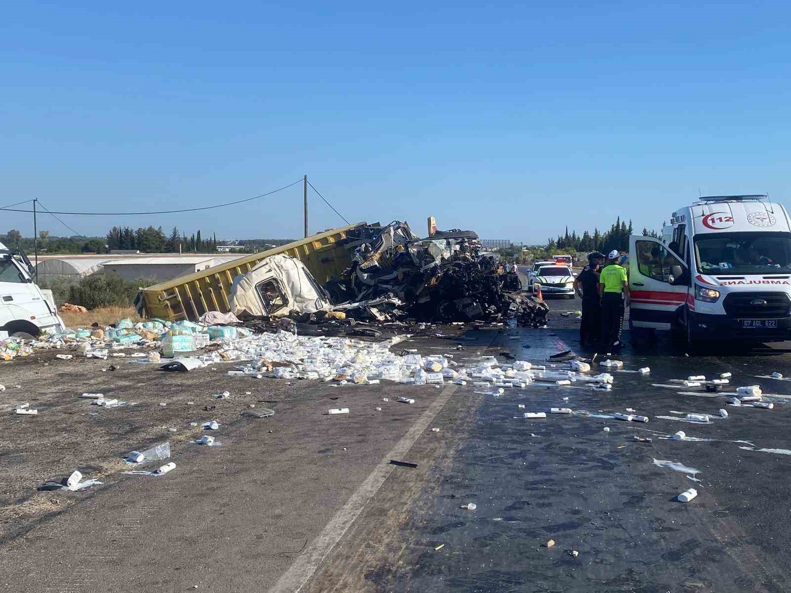 Antalya’da iki tır çarpıştı: 1 ölü, 1 yaralı 