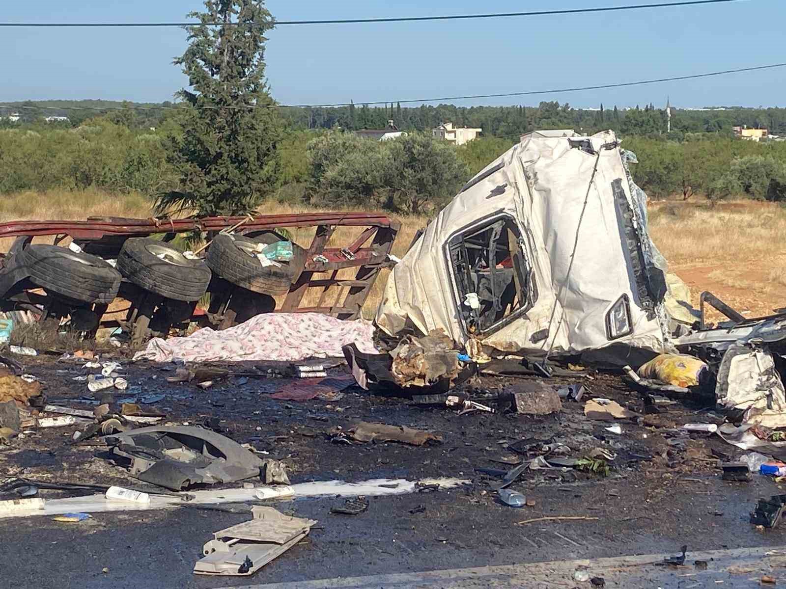 Antalya’da iki tır çarpıştı: 1 ölü, 1 yaralı 