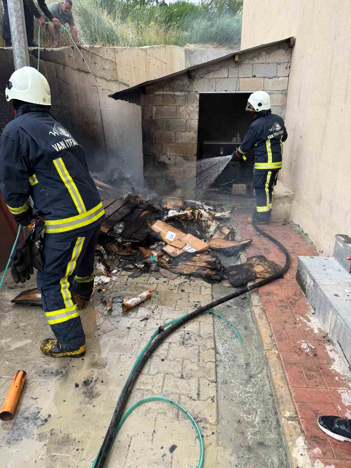 Van Tekstilkent’te yangın paniği 