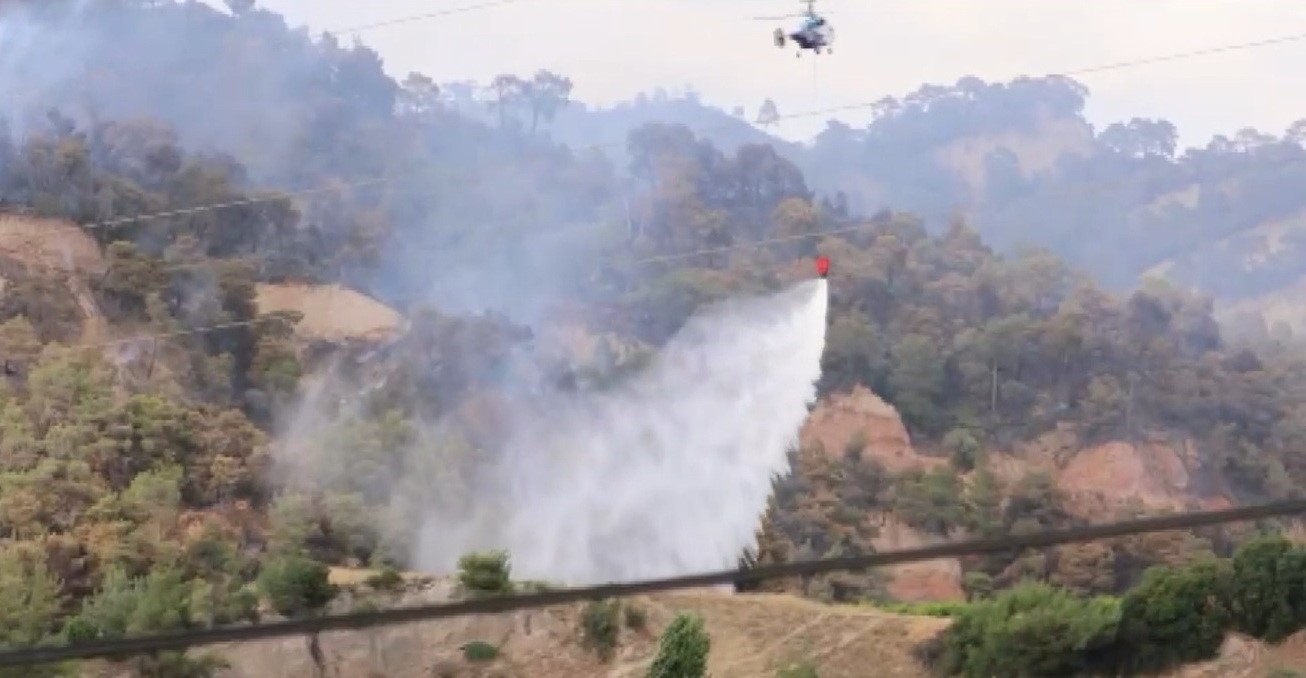 Manisa’daki alevlere 5 uçak ve 7 helikopterle müdahale 