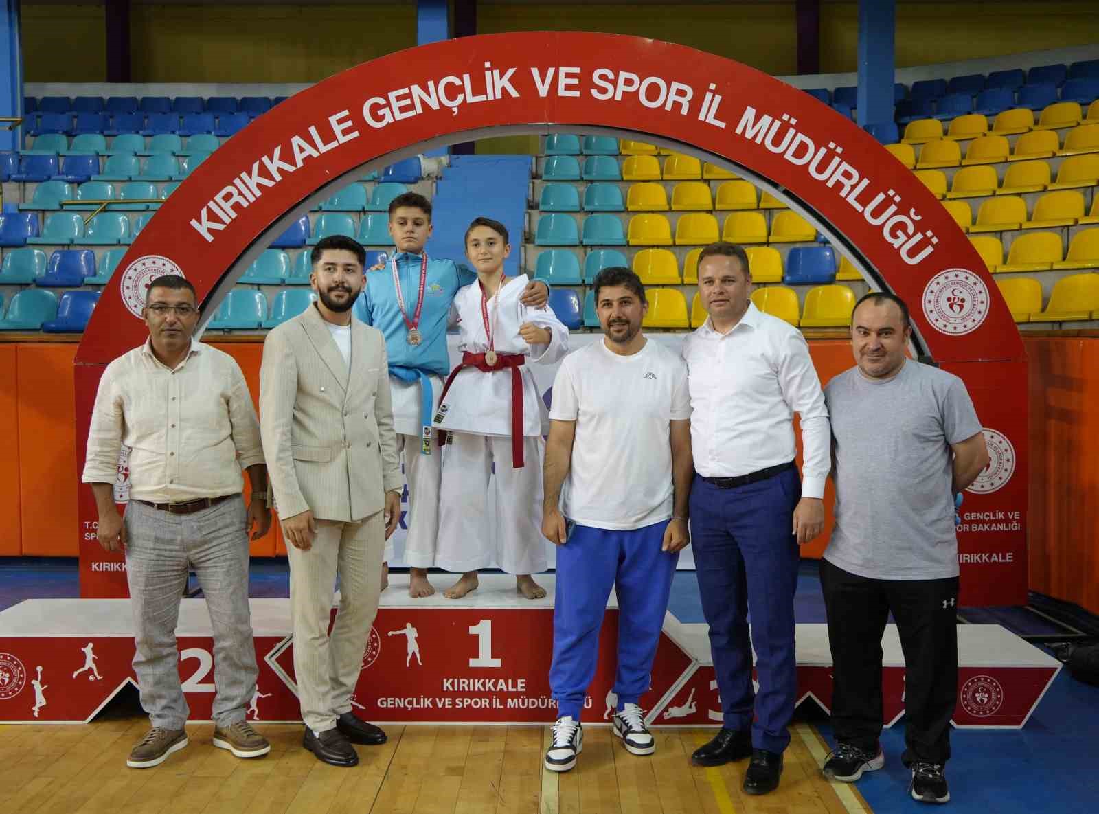 Milli takıma göz kırpan karateciler, ANALİG müsabakalarında ter döküyor 