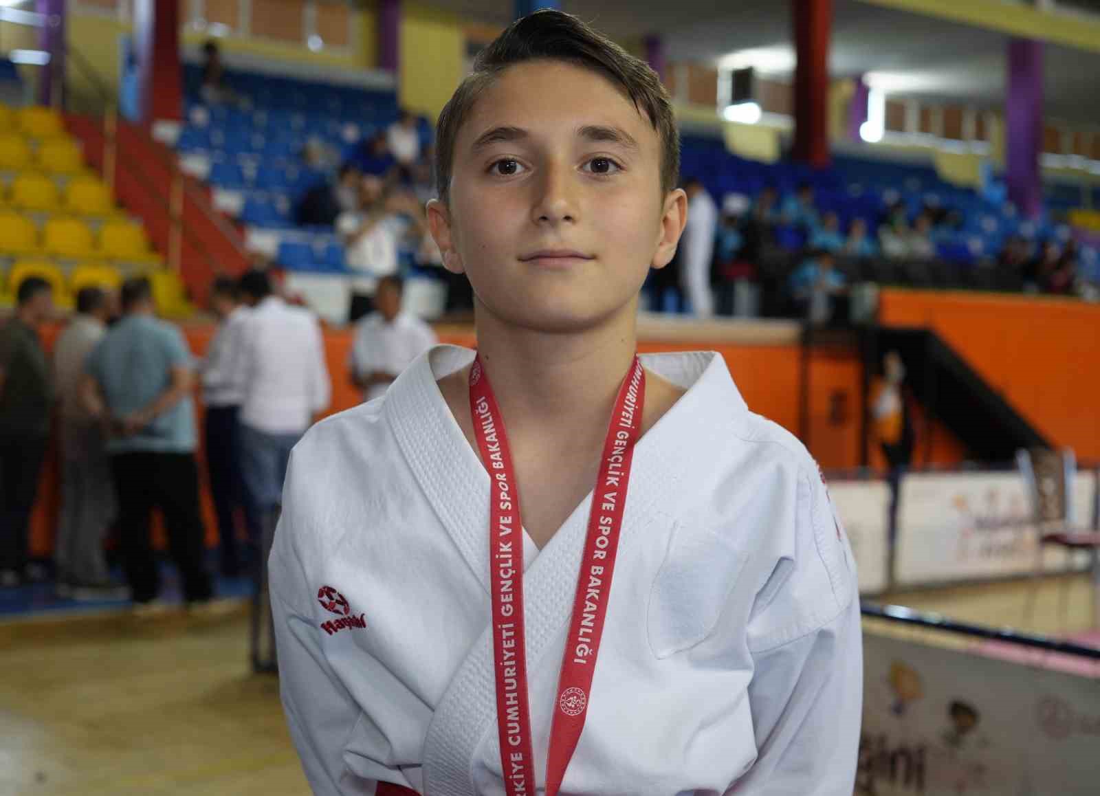 Milli takıma göz kırpan karateciler, ANALİG müsabakalarında ter döküyor 